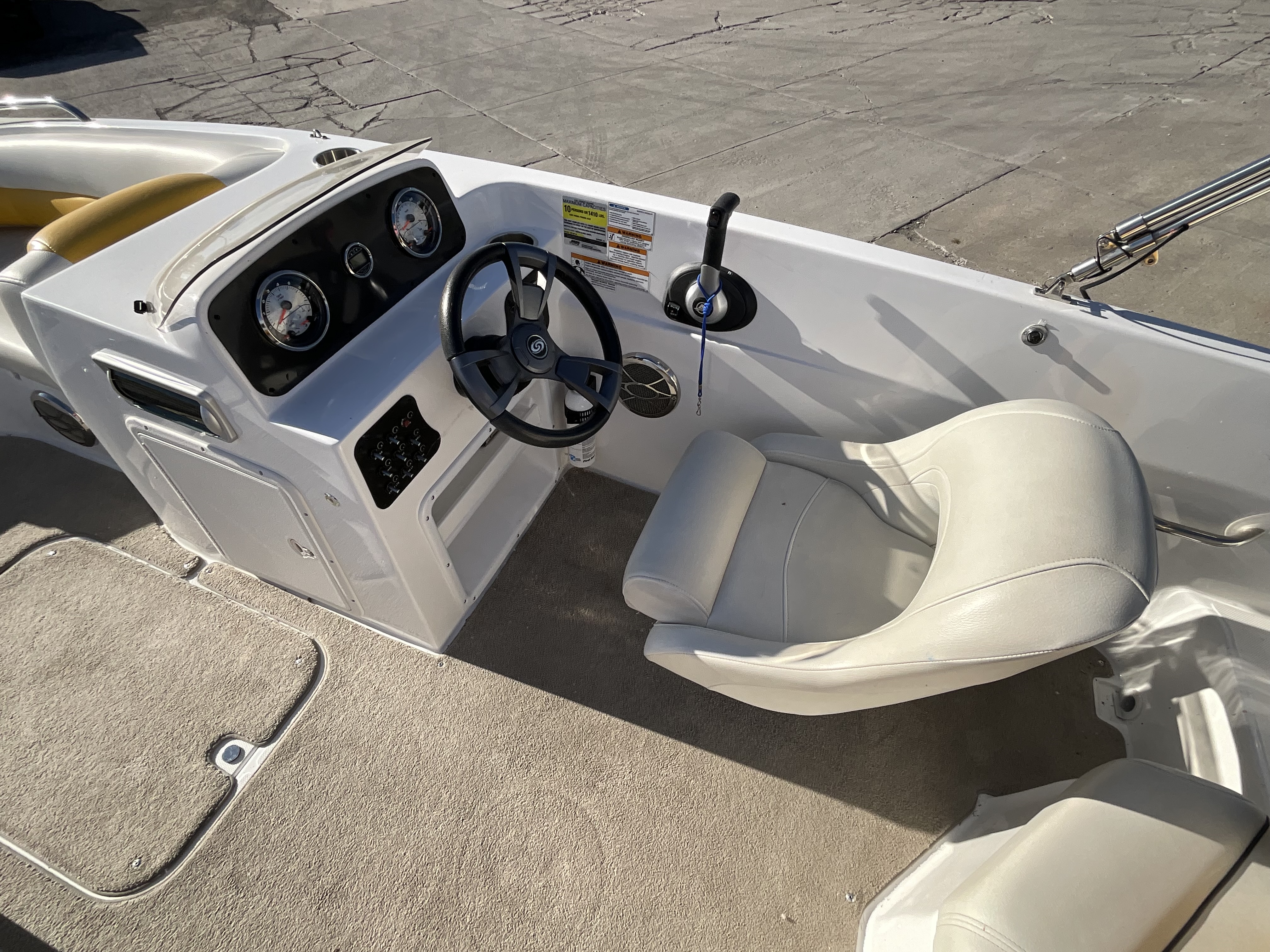 2014 Hurricane 187 sundeck - Image 9