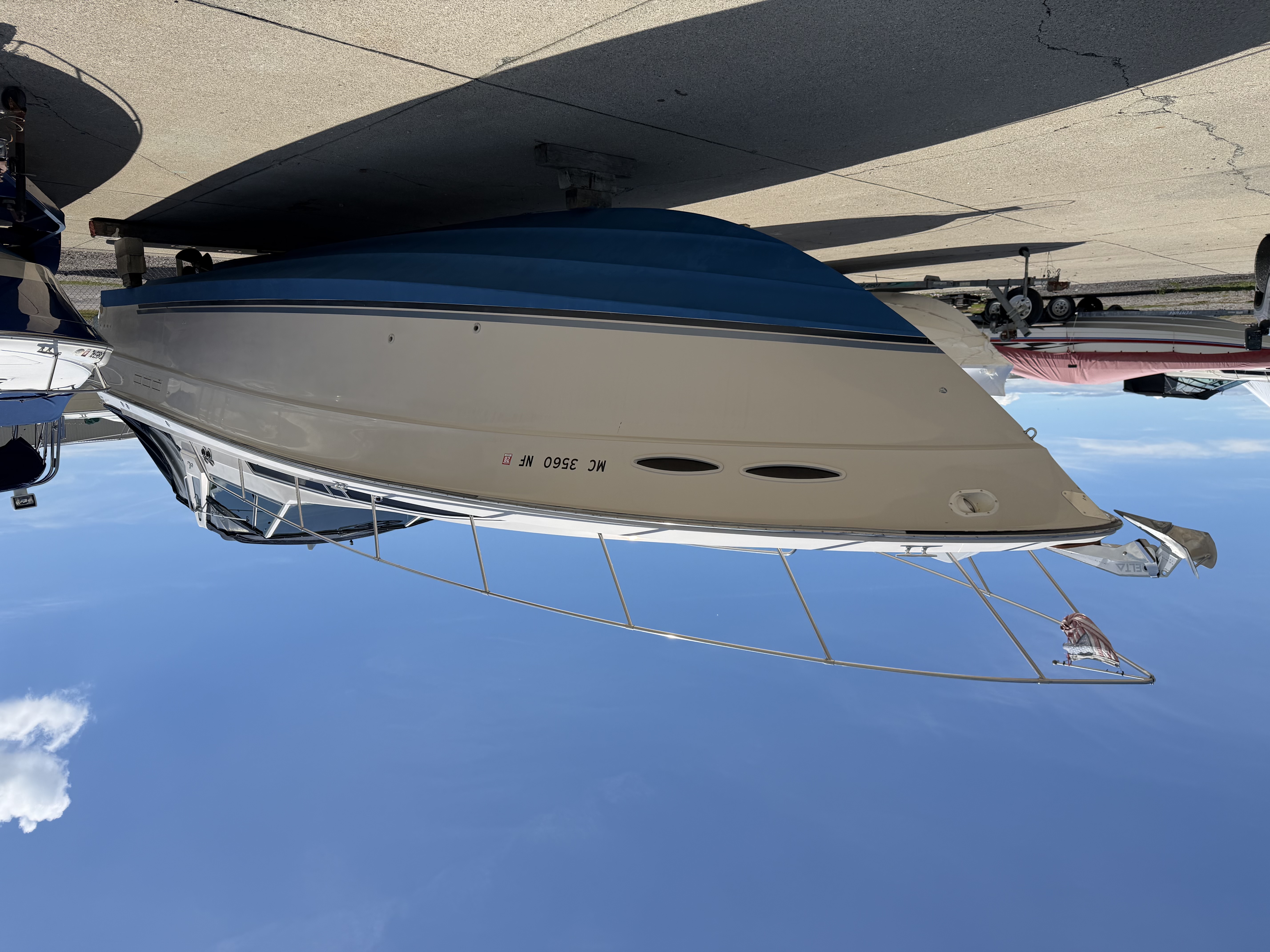 1987 Sea ray 390 Express Cruiser - Image 3