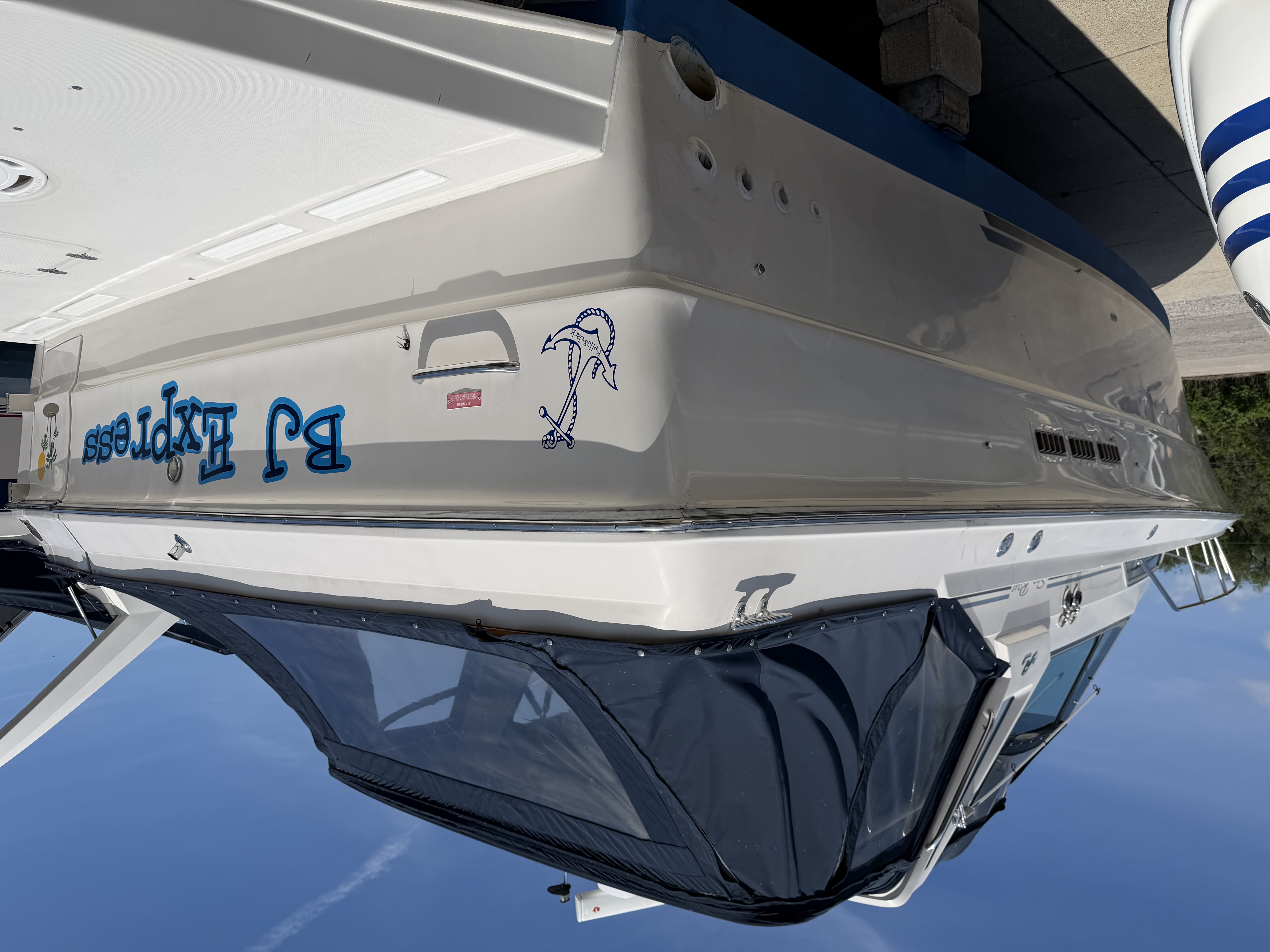 1987 Sea ray 390 Express Cruiser - Image 4