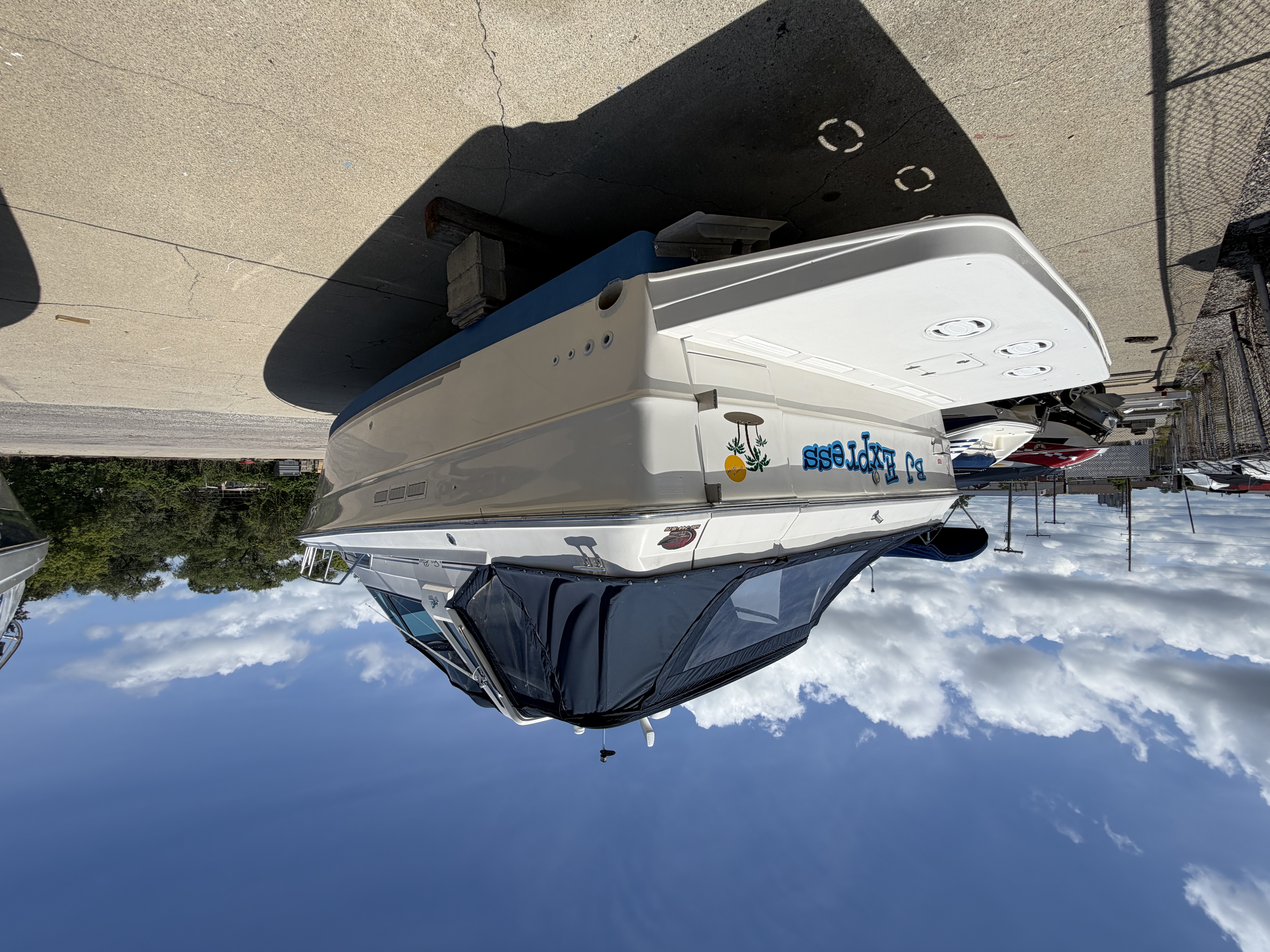1987 Sea ray 390 Express Cruiser - Image 6