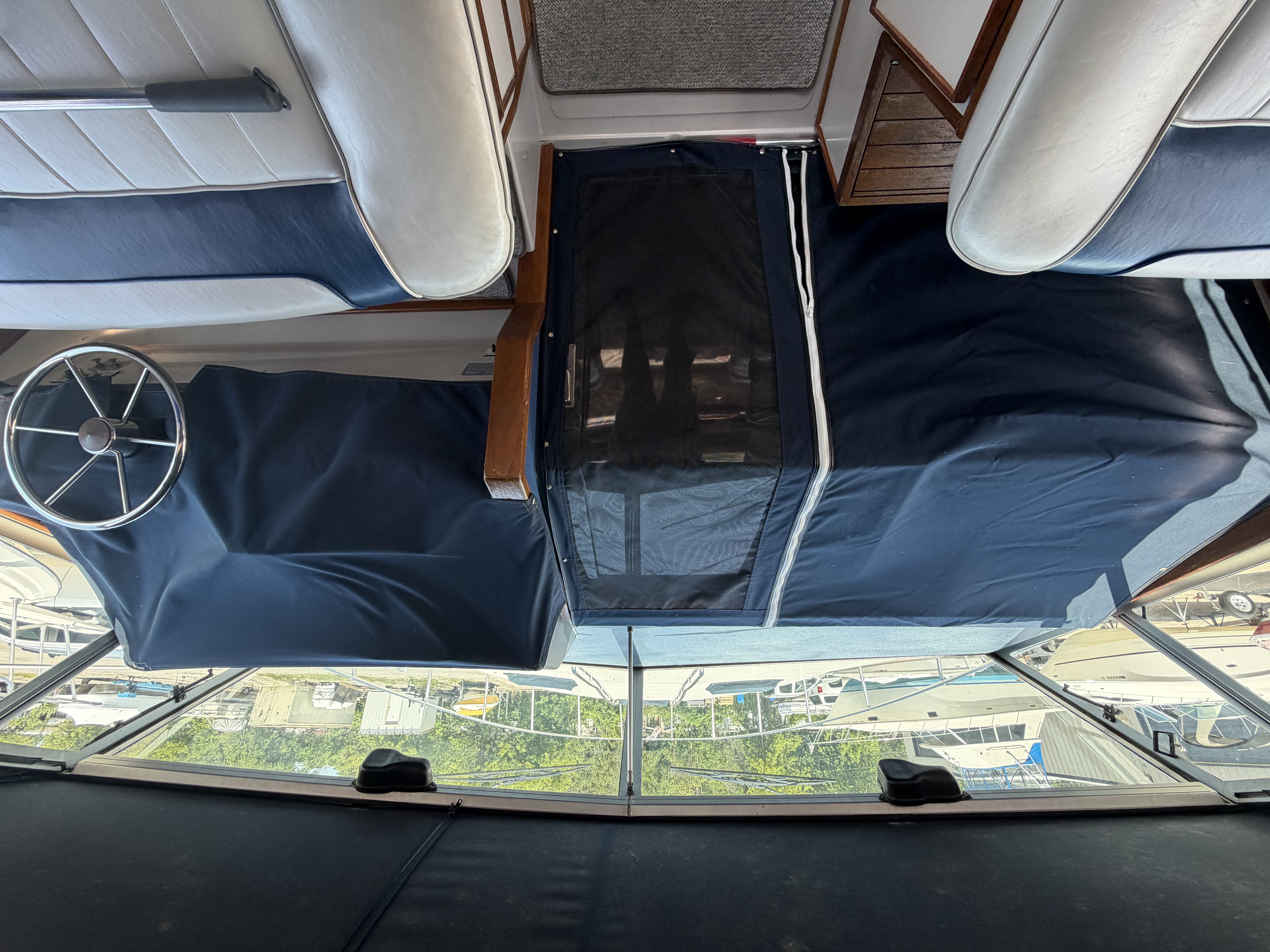 1987 Sea ray 390 Express Cruiser - Image 7