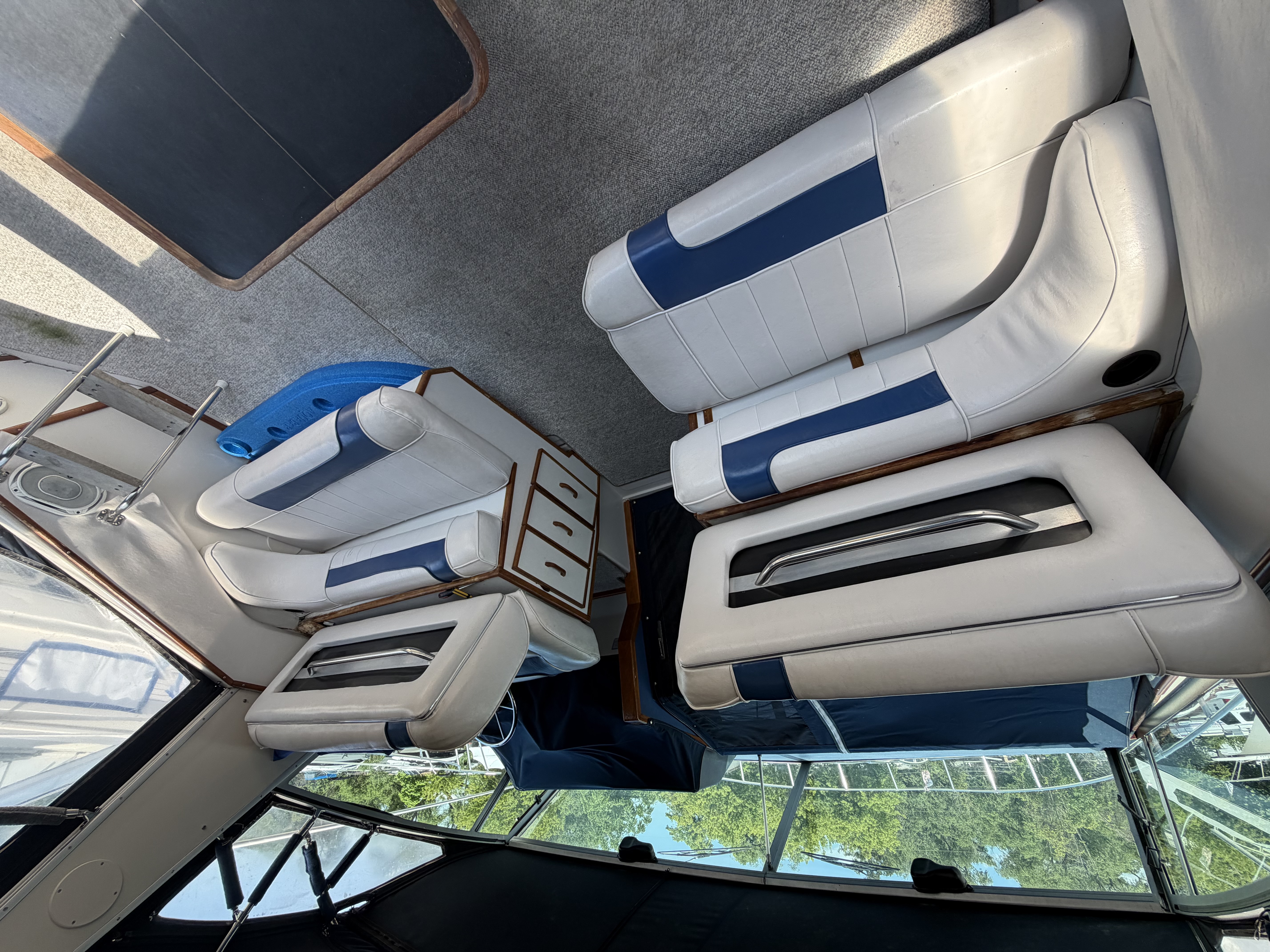 1987 Sea ray 390 Express Cruiser - Image 8