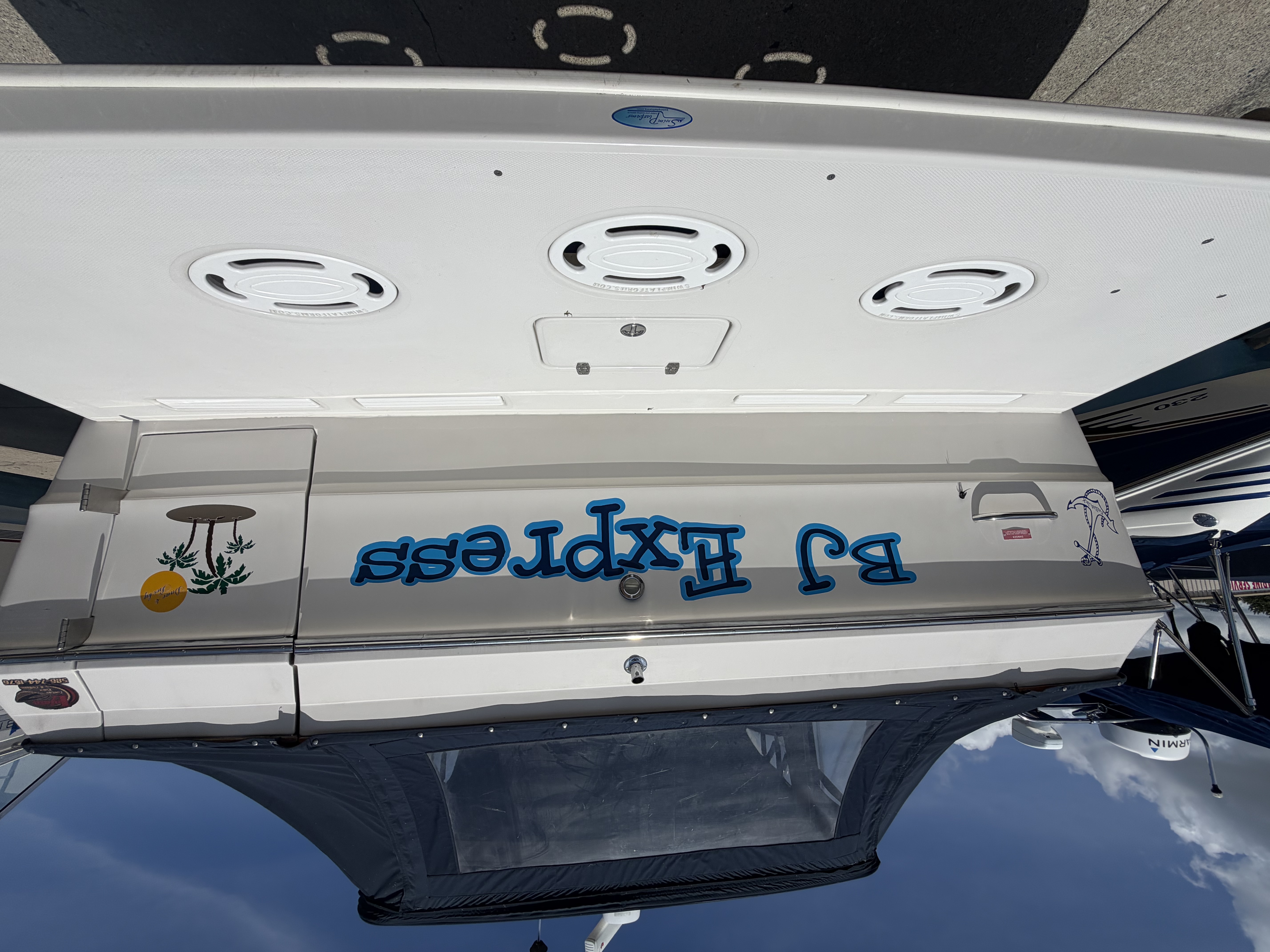 1987 Sea ray 390 Express Cruiser - Image 11
