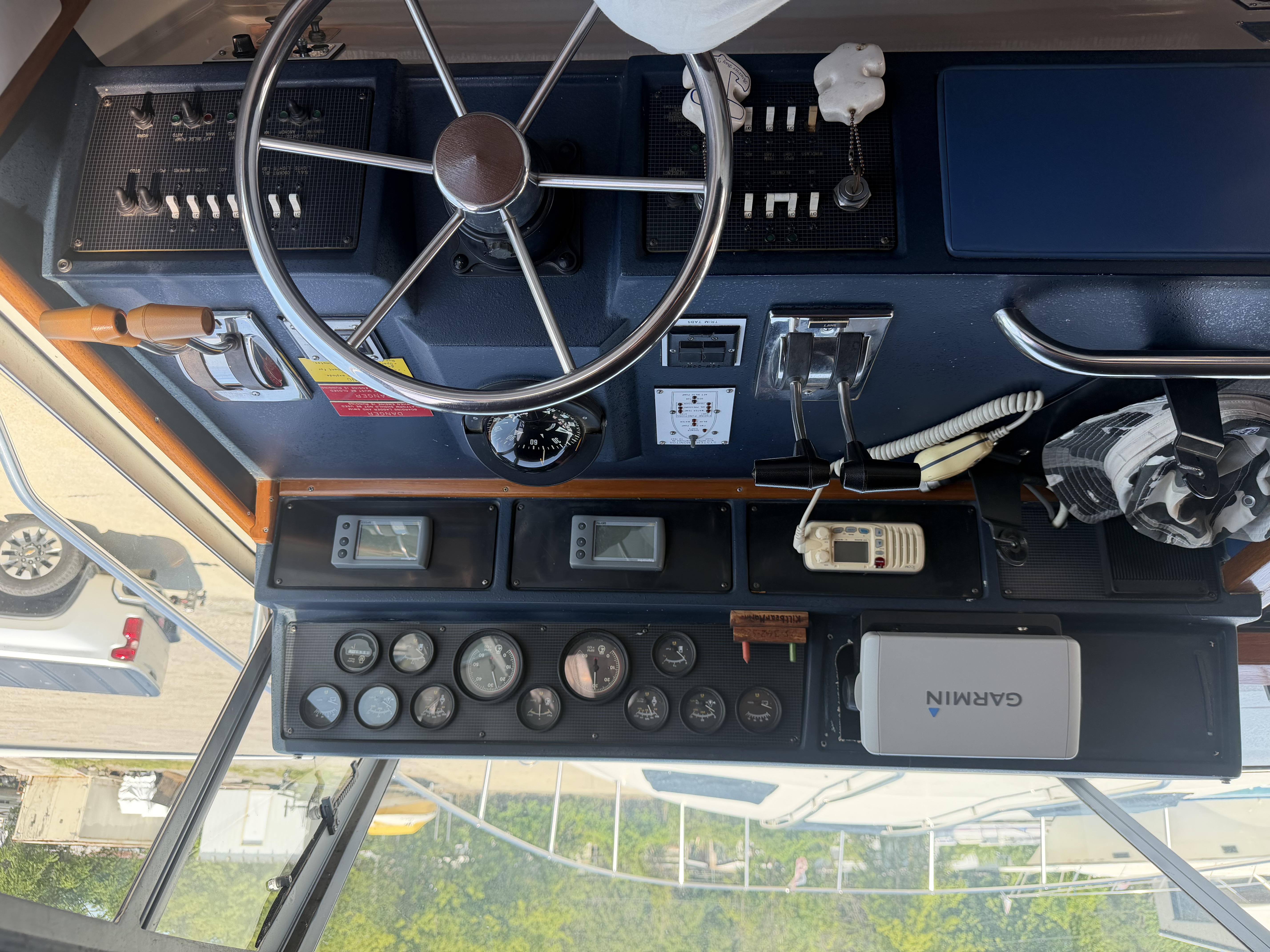 1987 Sea ray 390 Express Cruiser - Image 15