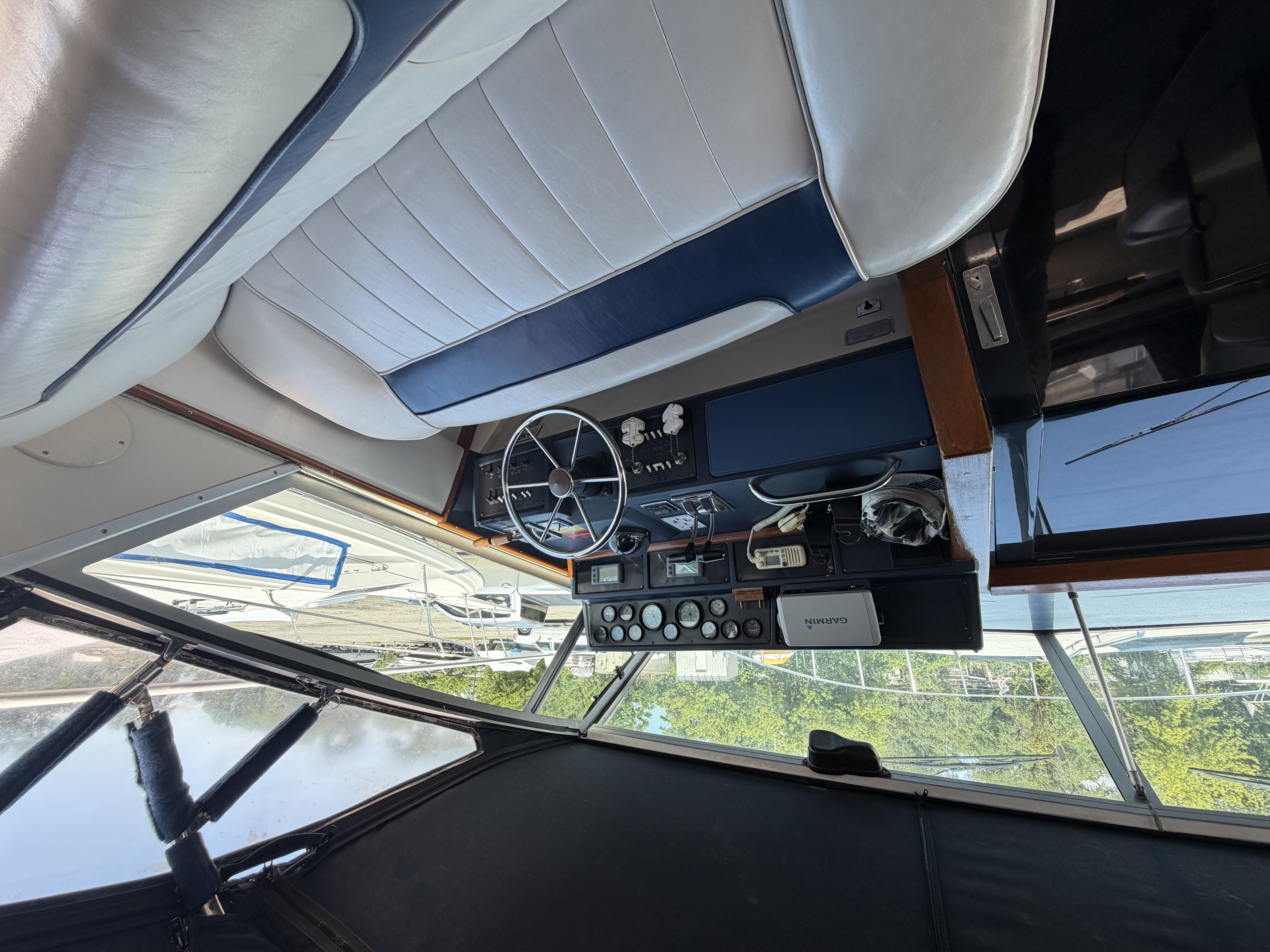 1987 Sea ray 390 Express Cruiser - Image 16