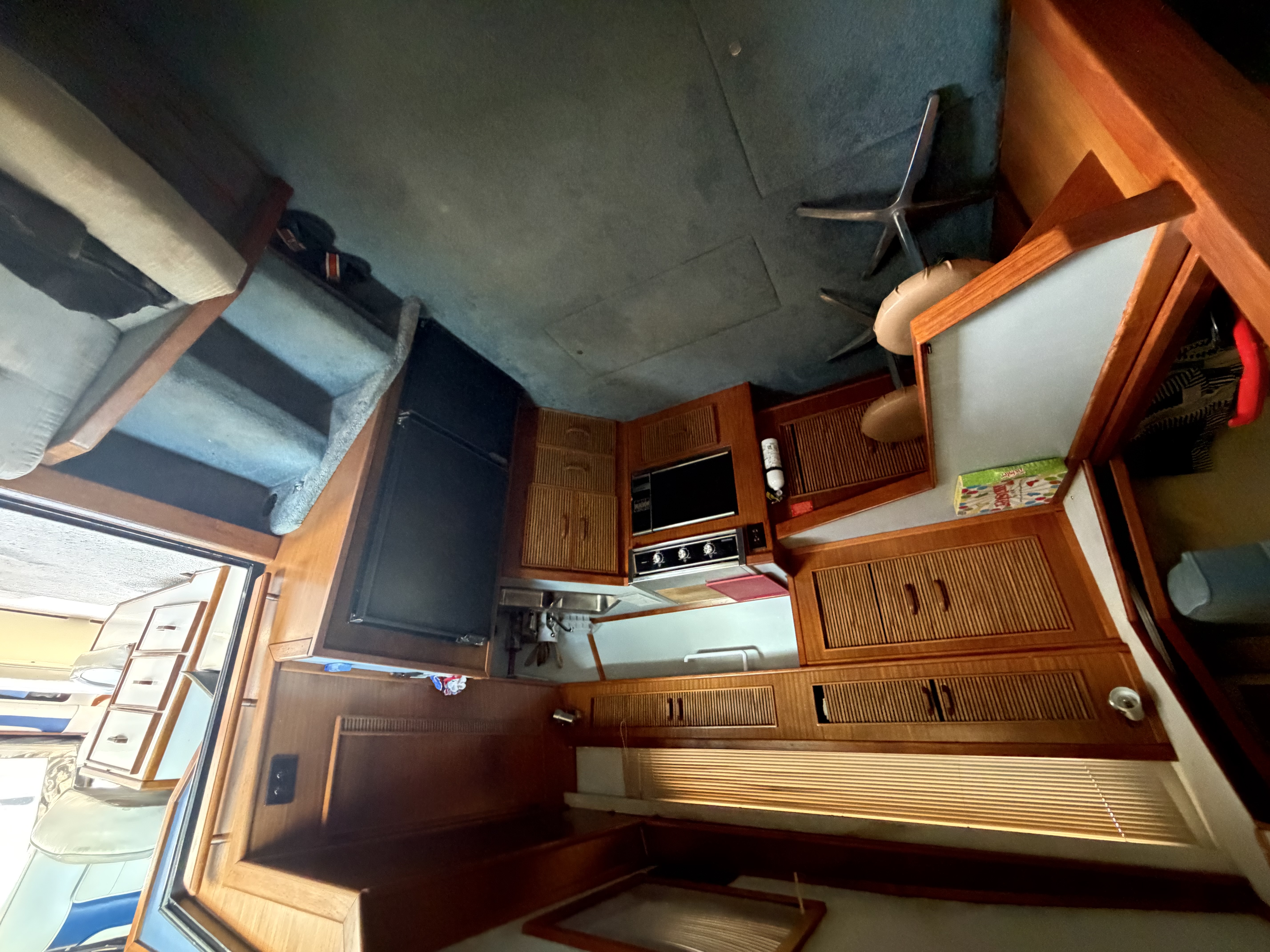 1987 Sea ray 390 Express Cruiser - Image 19
