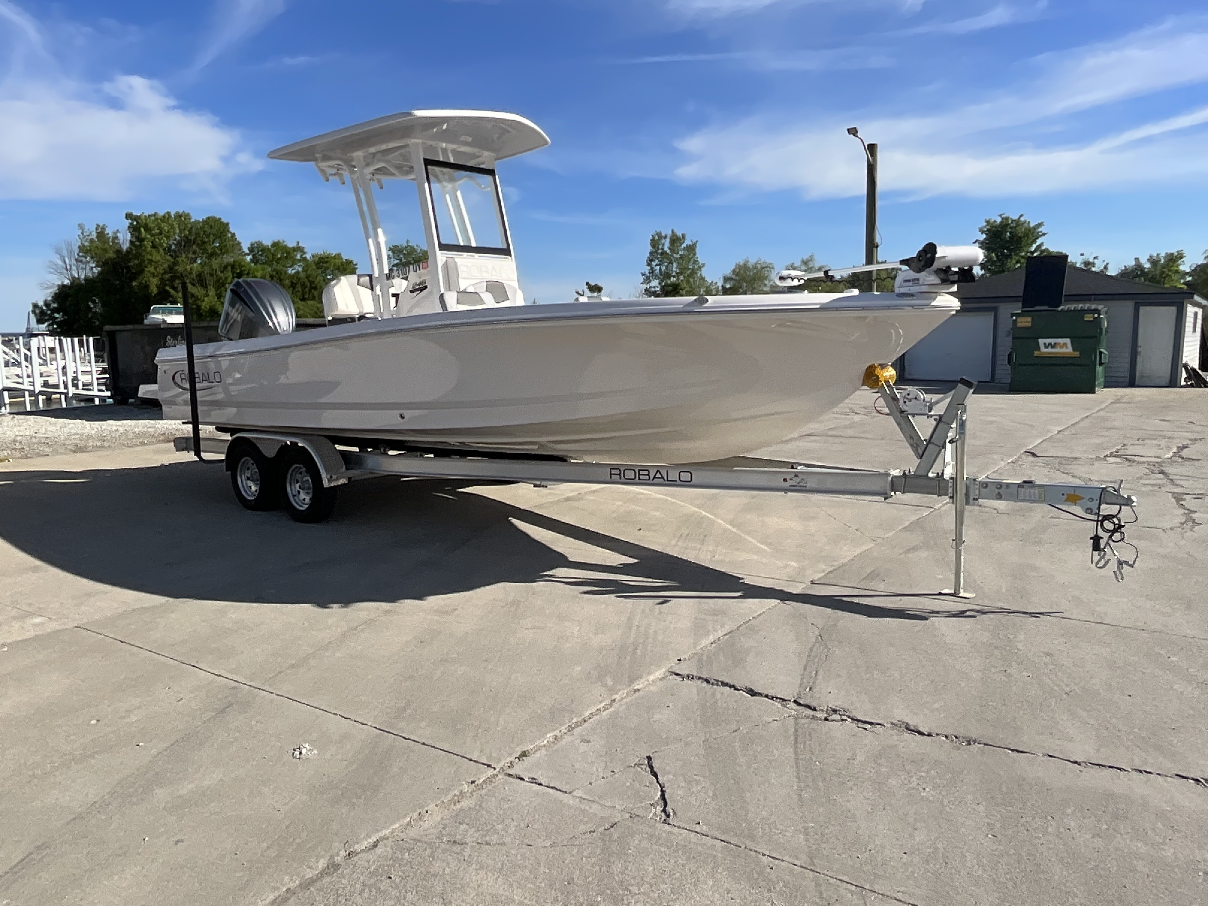 2023 Robalo 246 Cayman