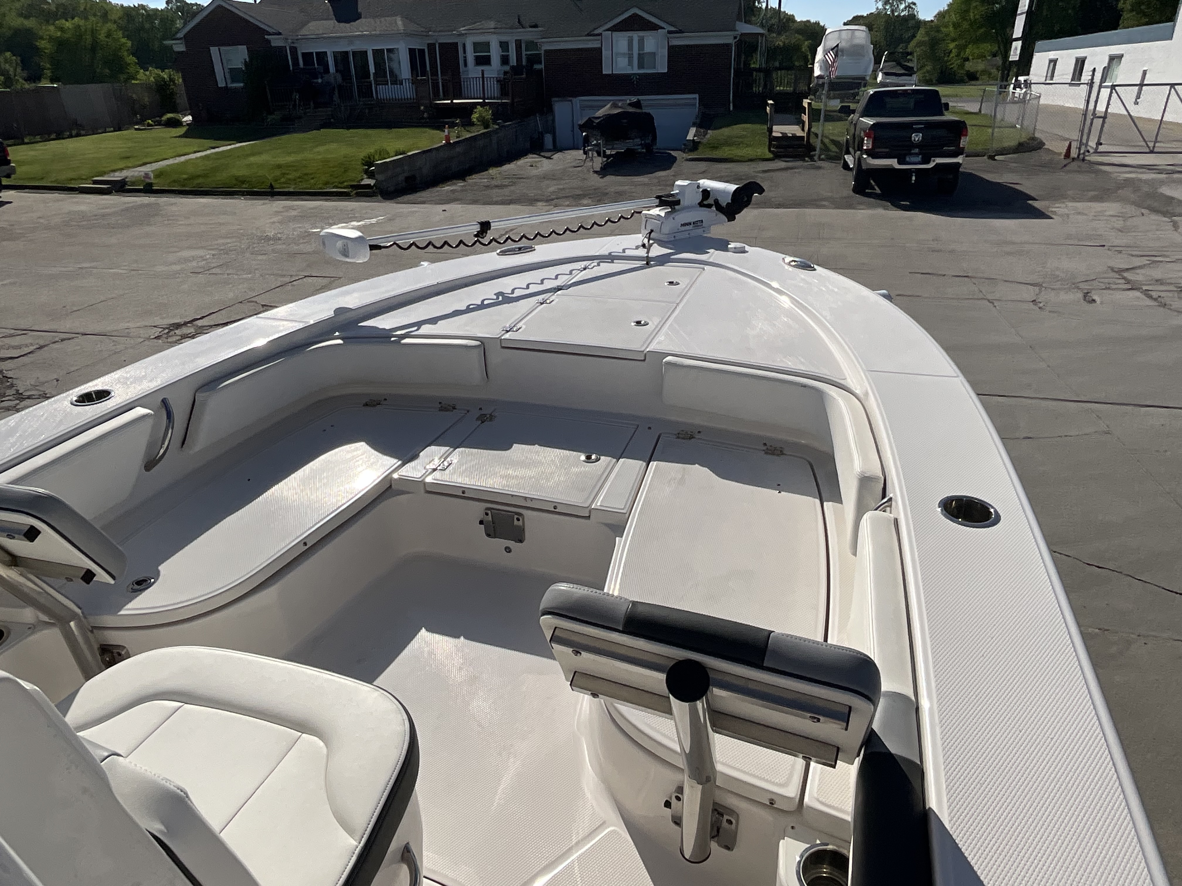 2023 Robalo 246 Cayman - Image 4