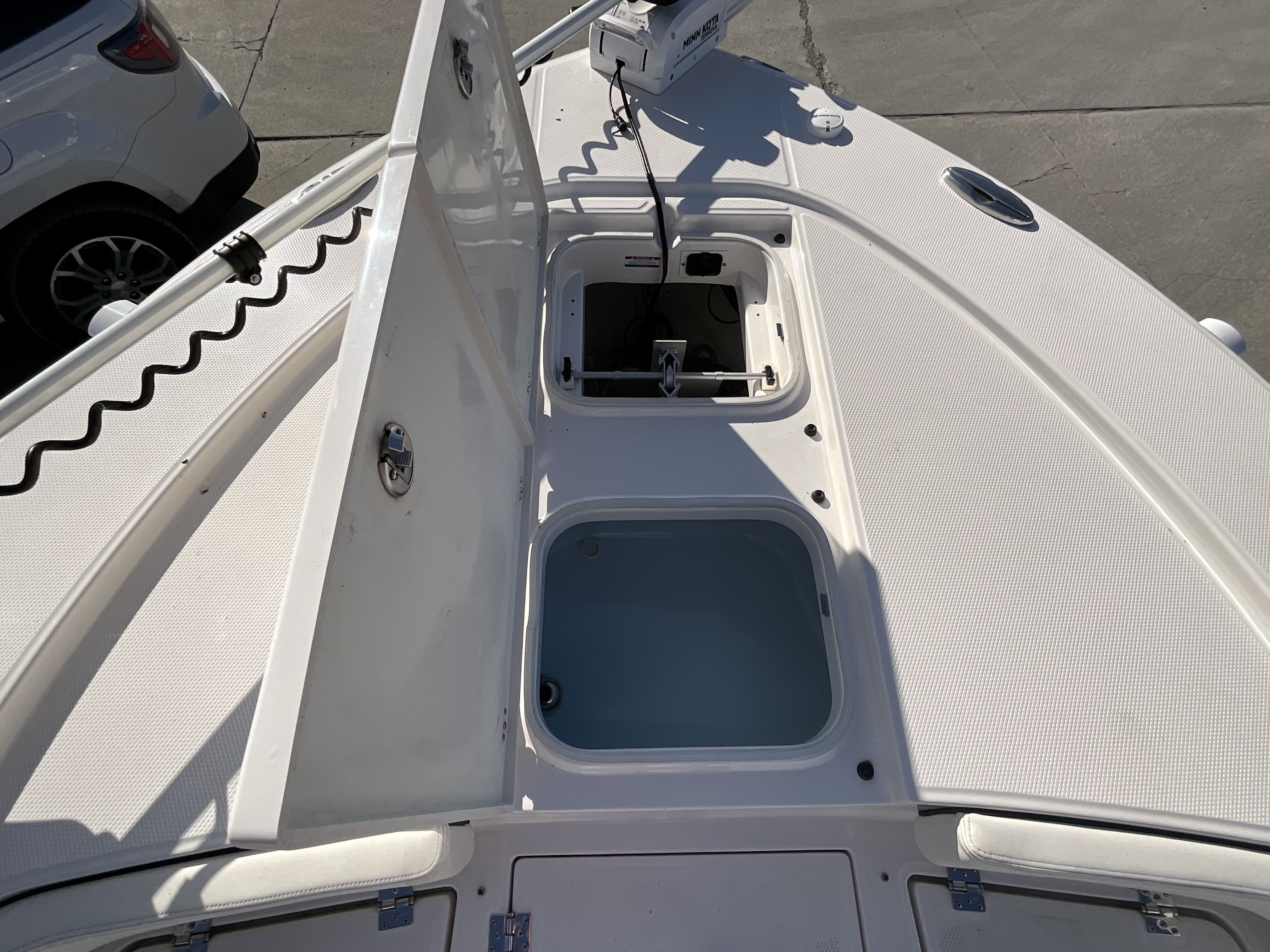 2023 Robalo 246 Cayman - Image 11