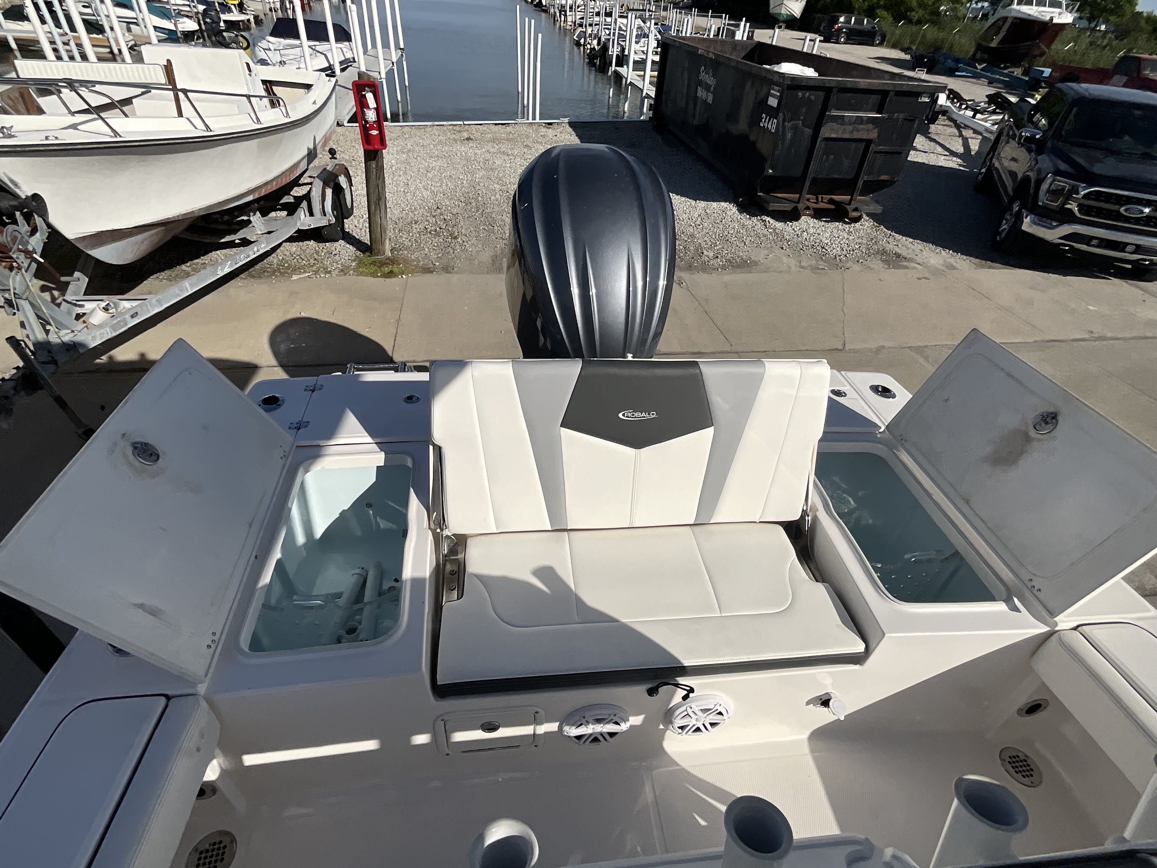 2023 Robalo 246 Cayman - Image 13