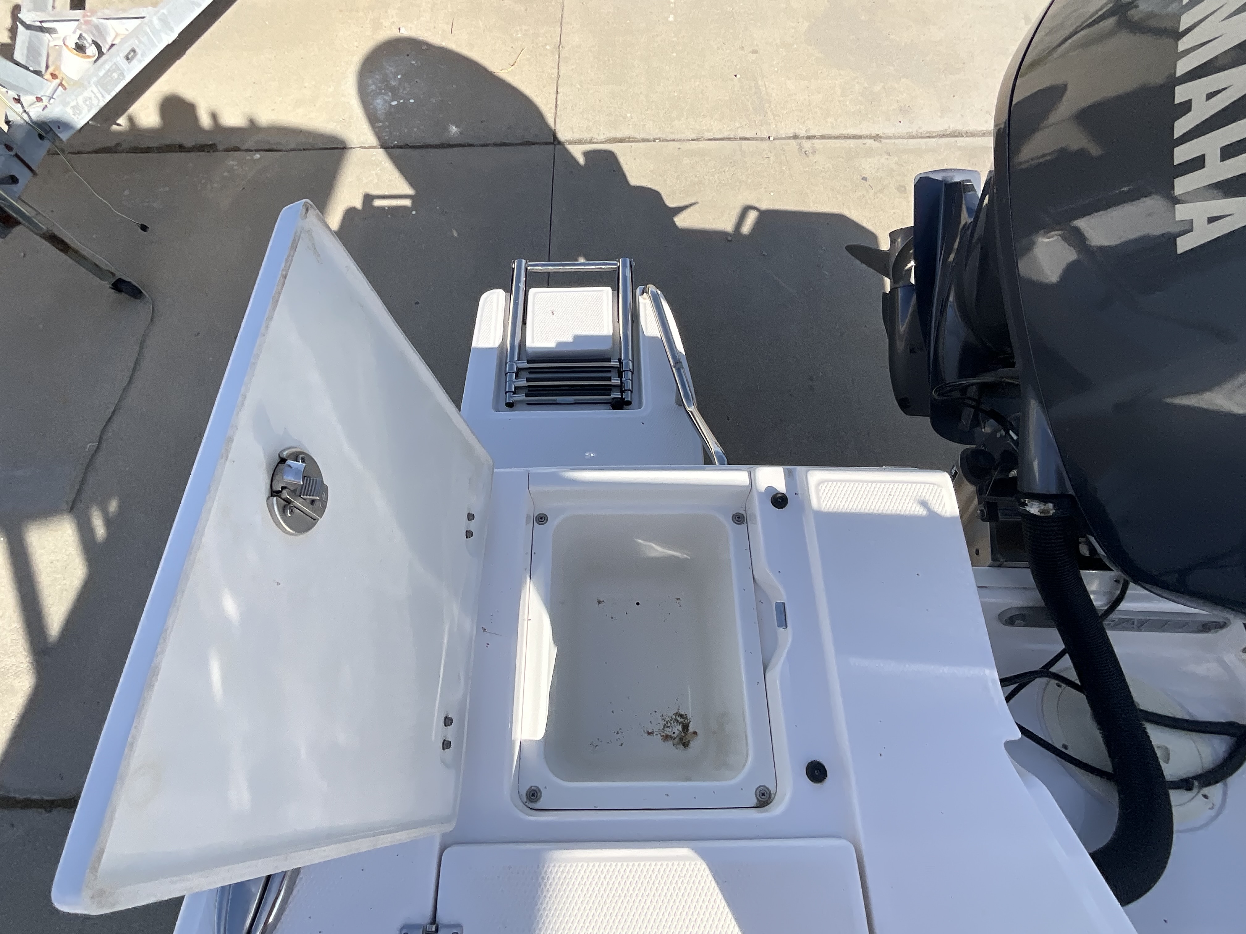 2023 Robalo 246 Cayman - Image 16