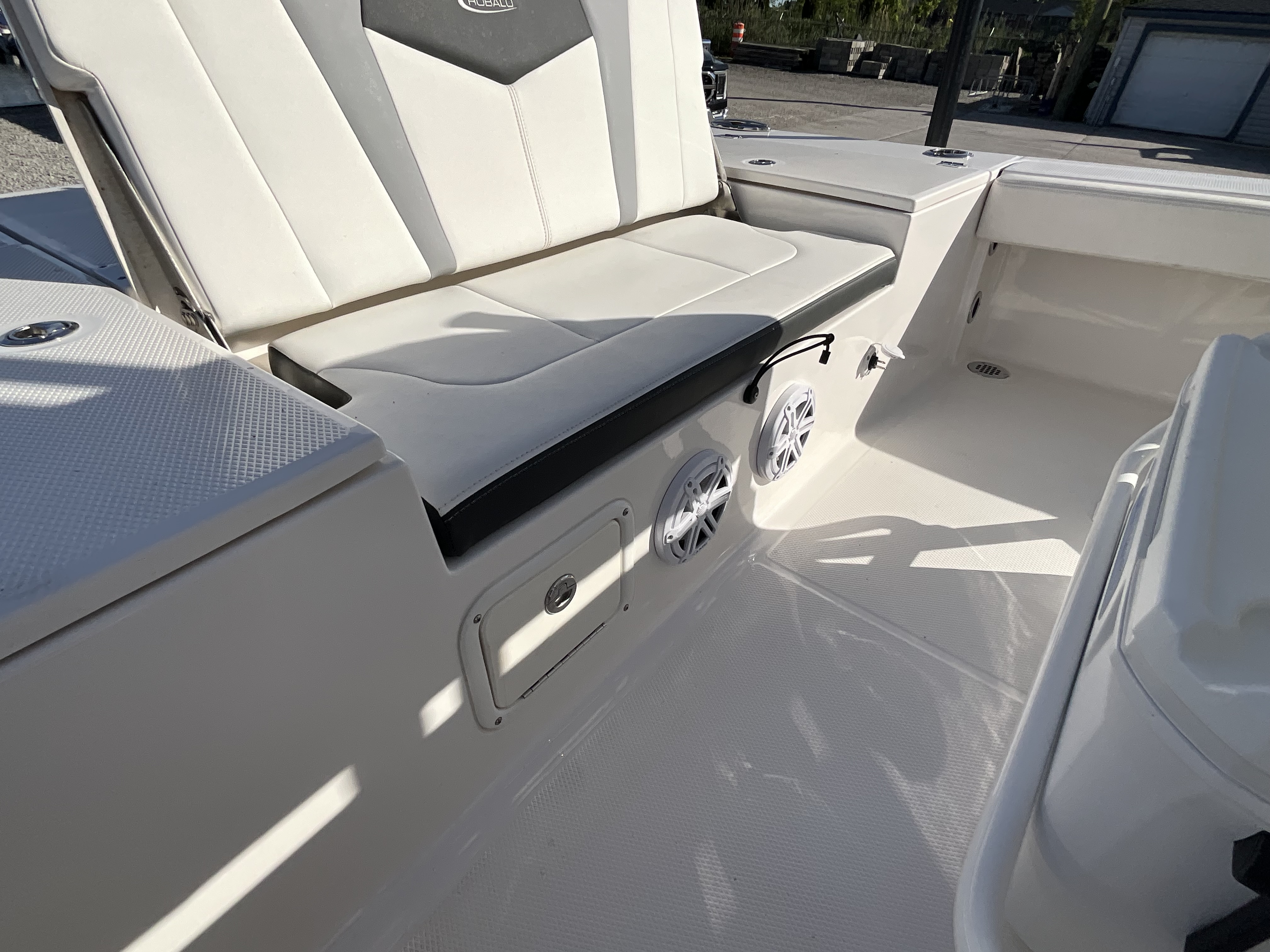 2023 Robalo 246 Cayman - Image 18