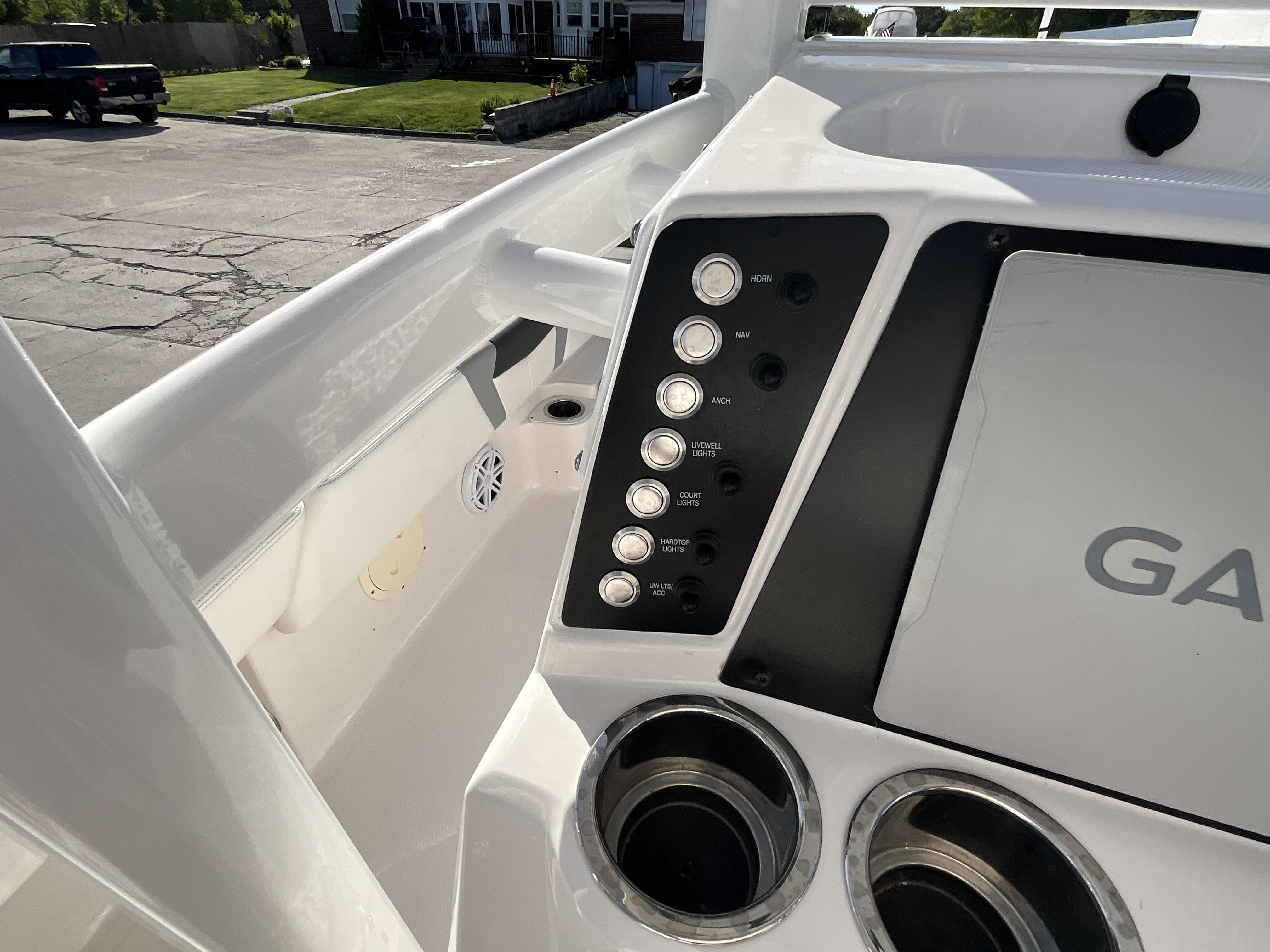 2023 Robalo 246 Cayman - Image 21
