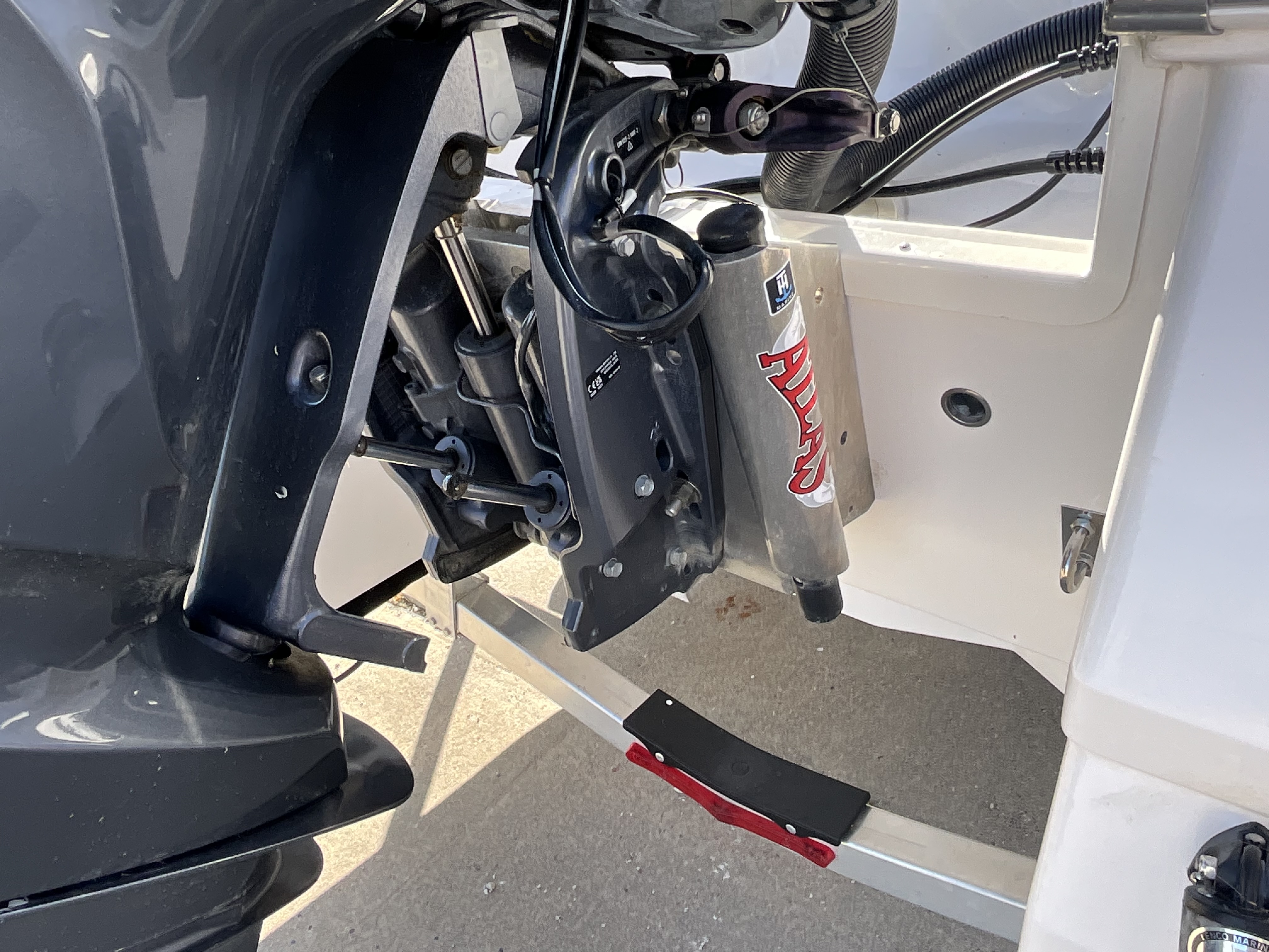 2023 Robalo 246 Cayman - Image 27