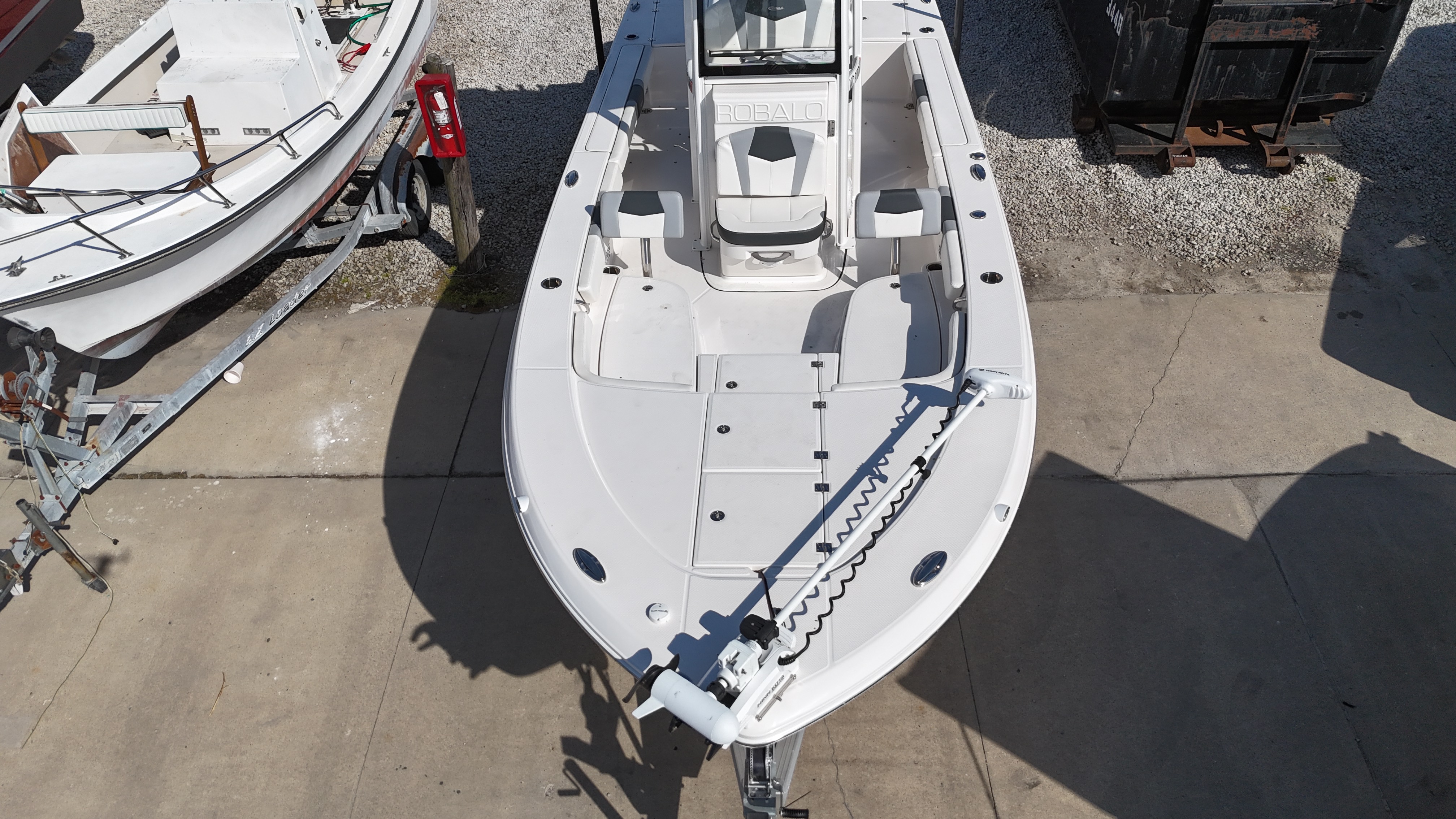 2023 Robalo 246 Cayman - Image 29