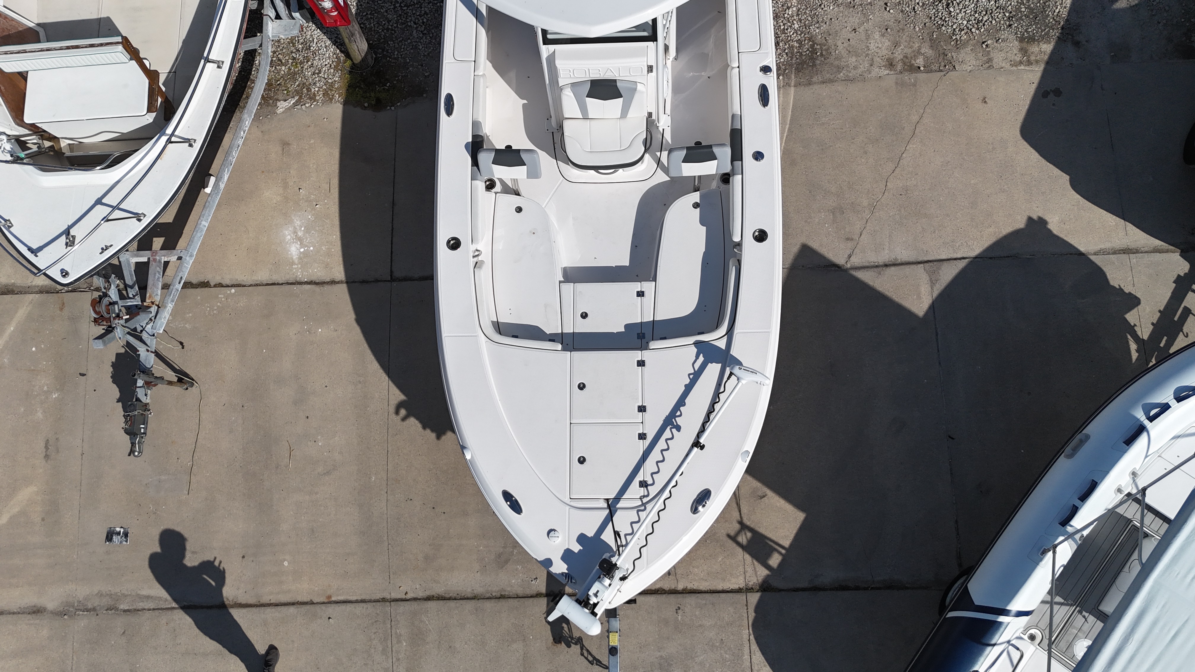 2023 Robalo 246 Cayman - Image 30
