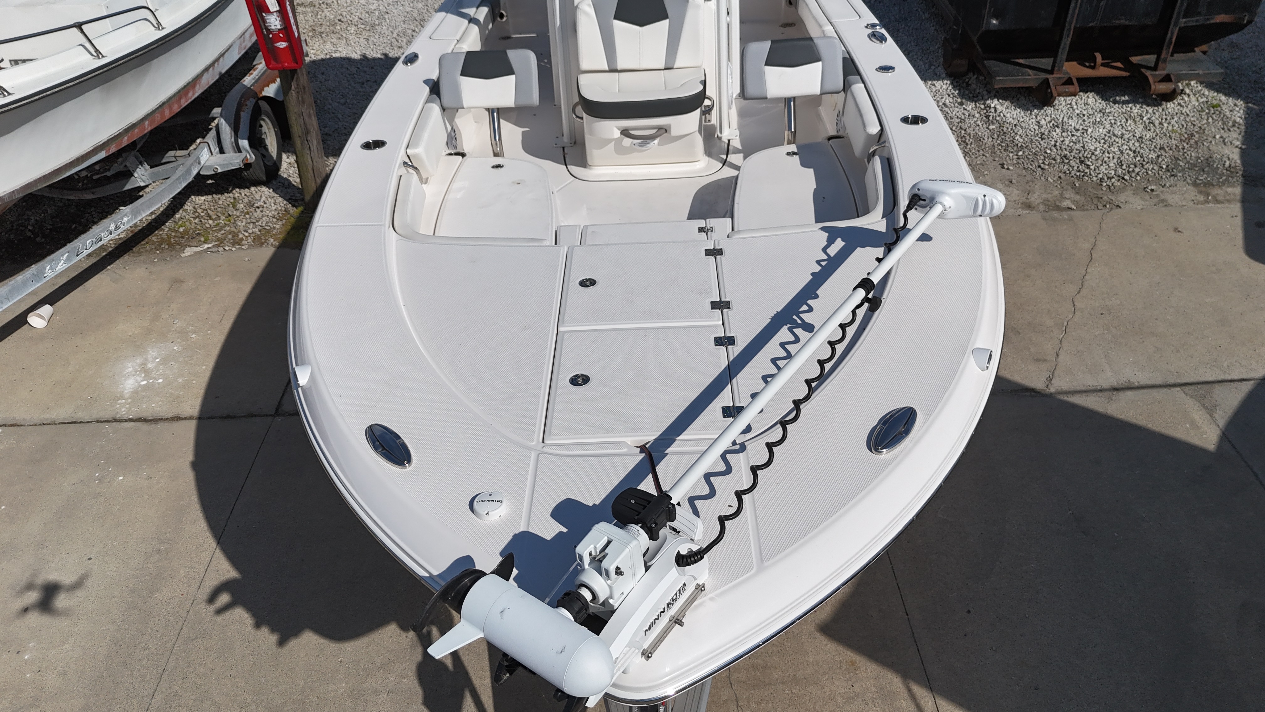 2023 Robalo 246 Cayman - Image 31