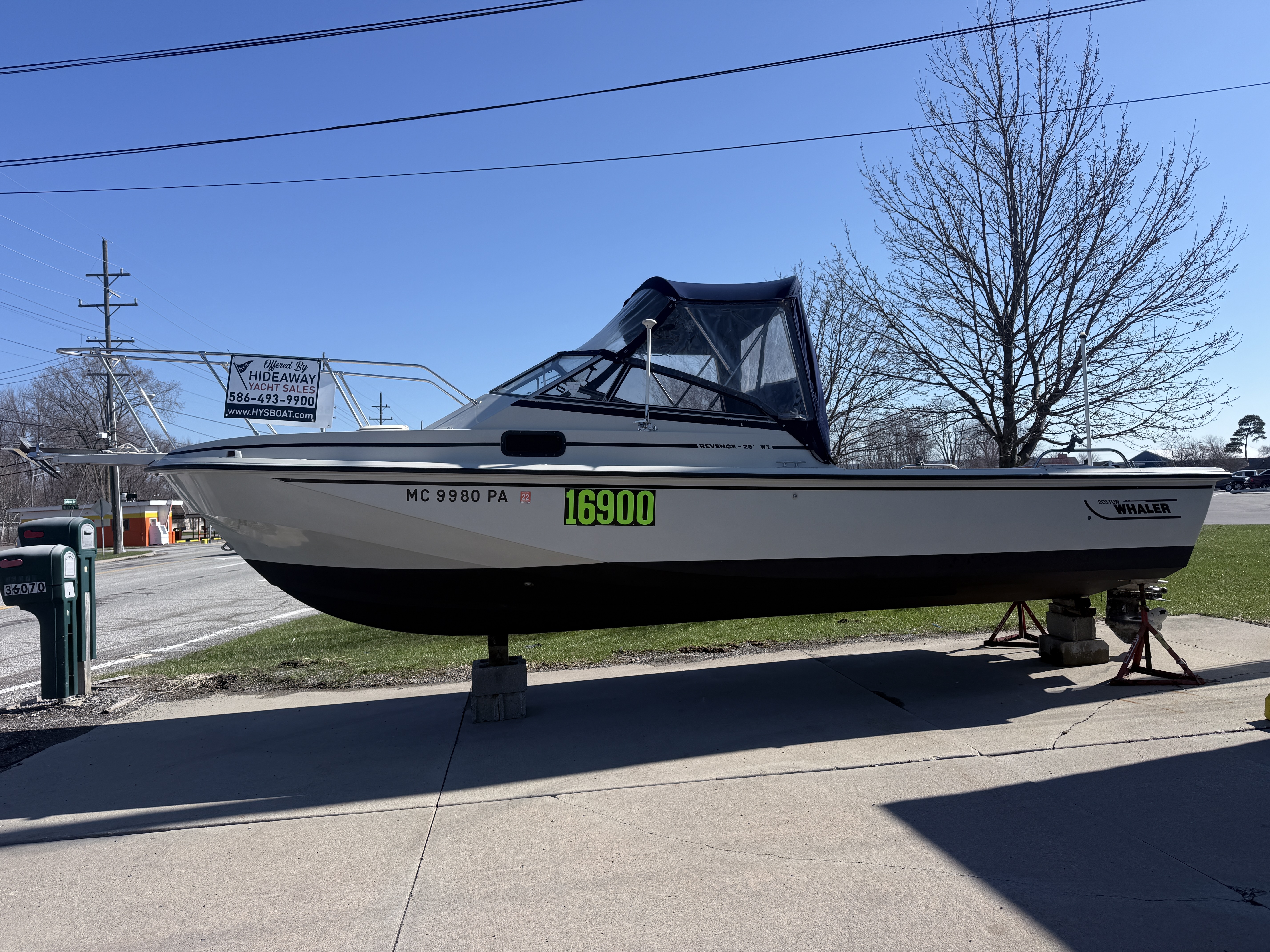1985 Boston whaler 25 Revenge WT