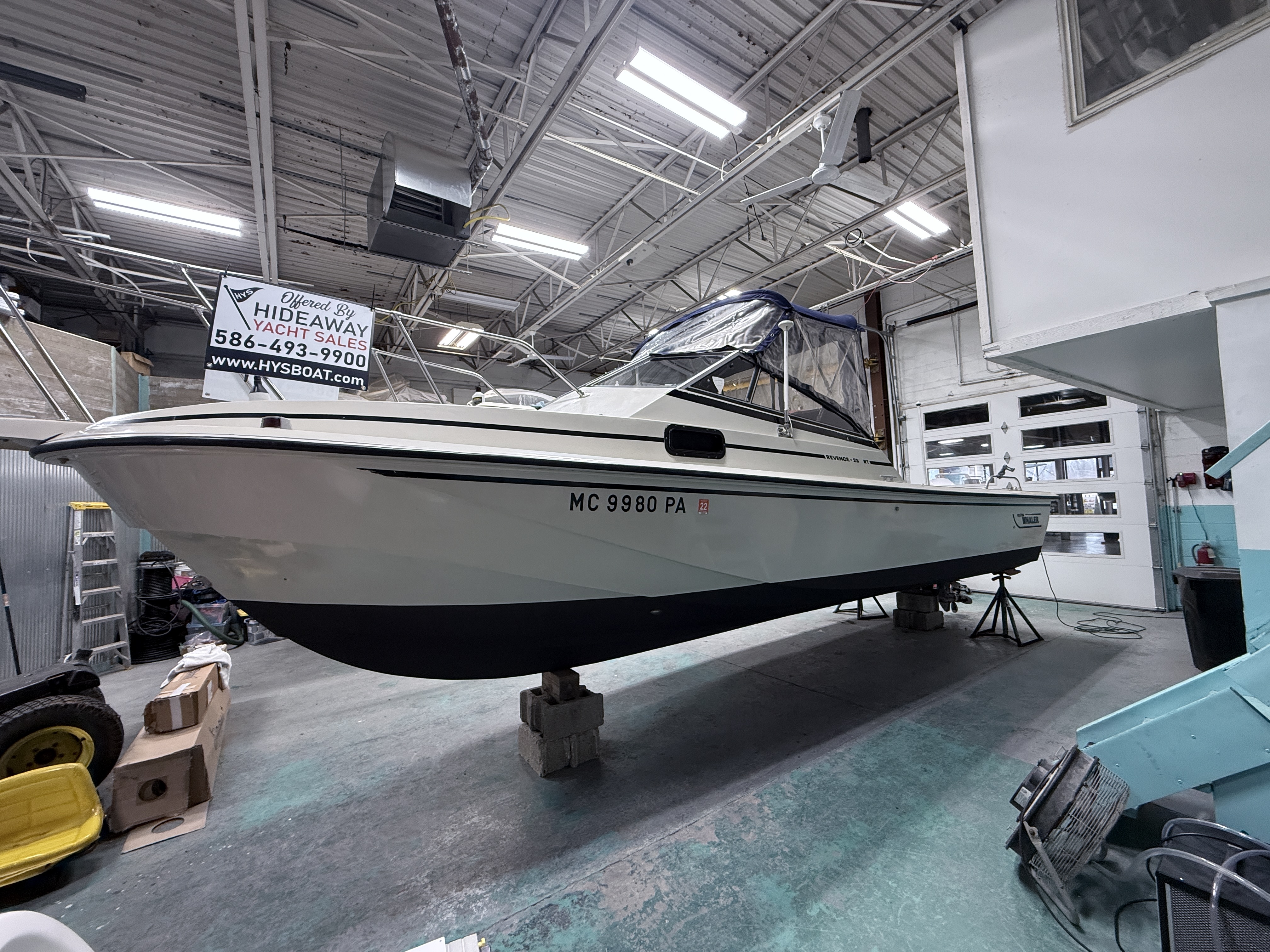 1985 Boston whaler 25 Revenge WT - Image 2