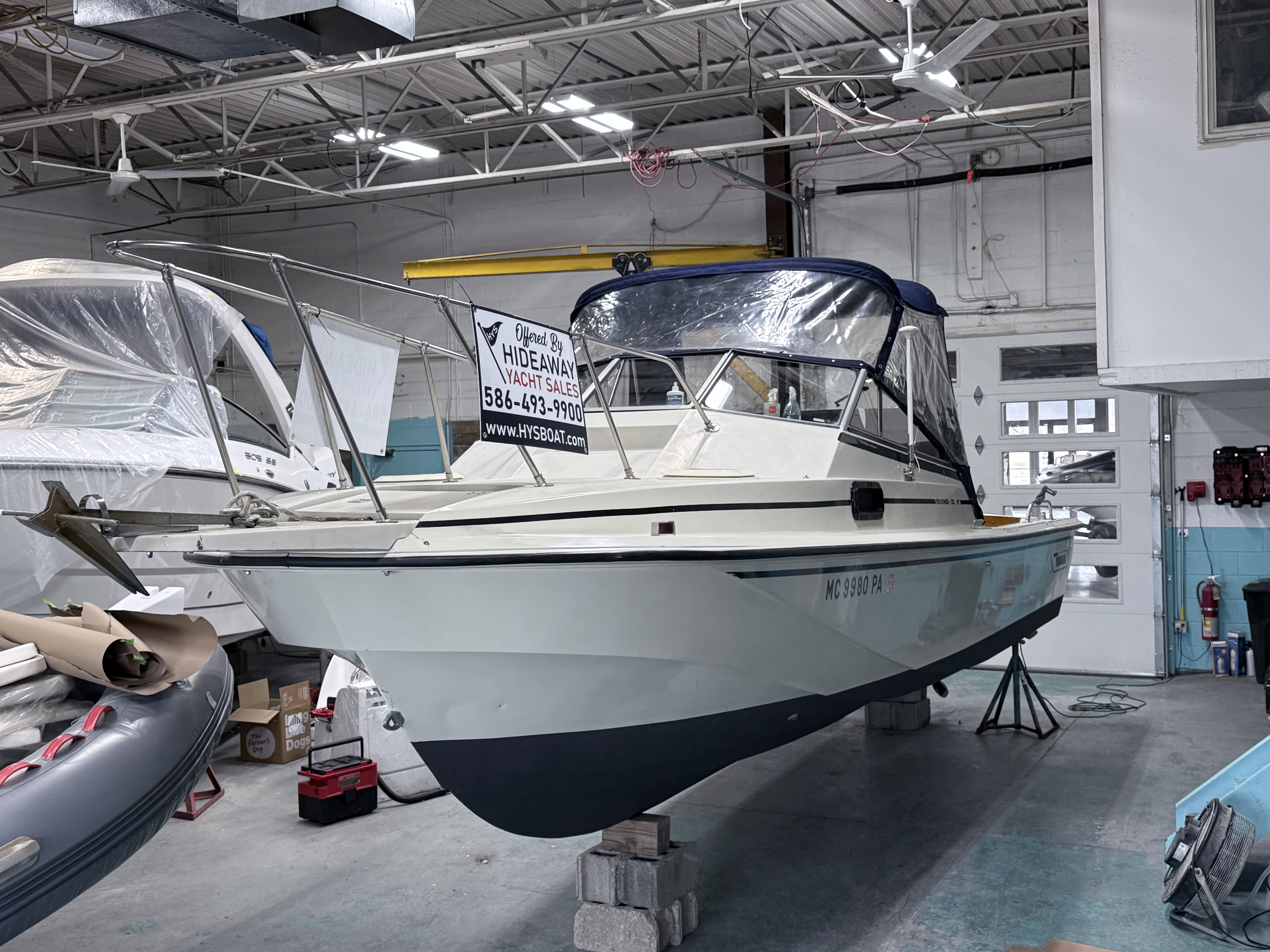 1985 Boston whaler 25 Revenge WT - Image 3