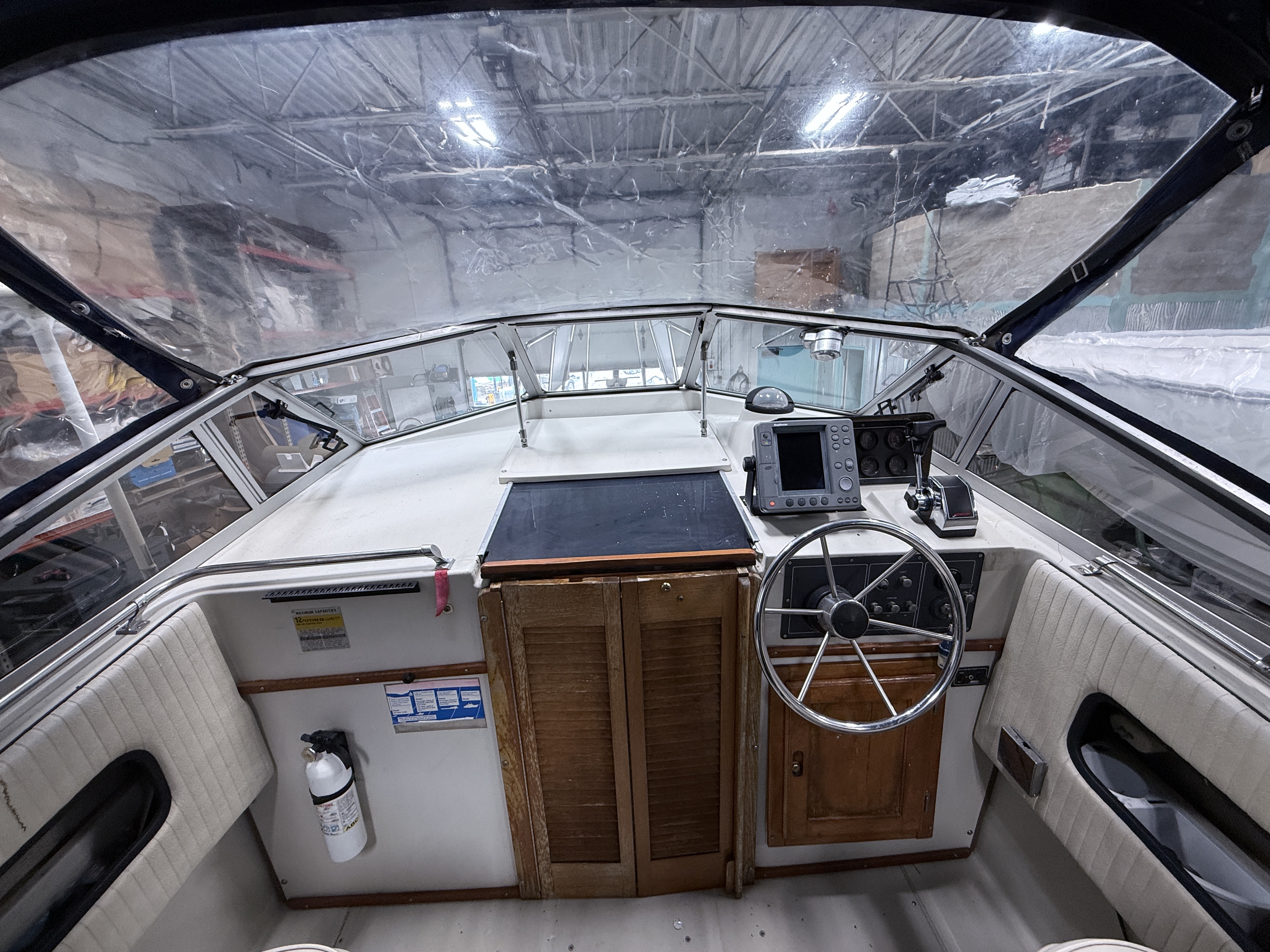 1985 Boston whaler 25 Revenge WT - Image 4