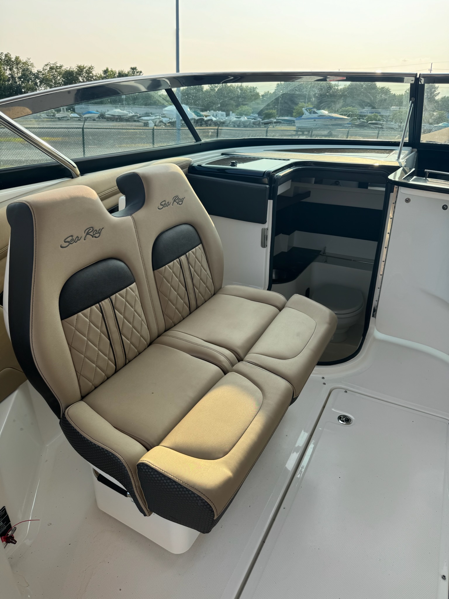 2018 Sea Ray 350slx - Image 14