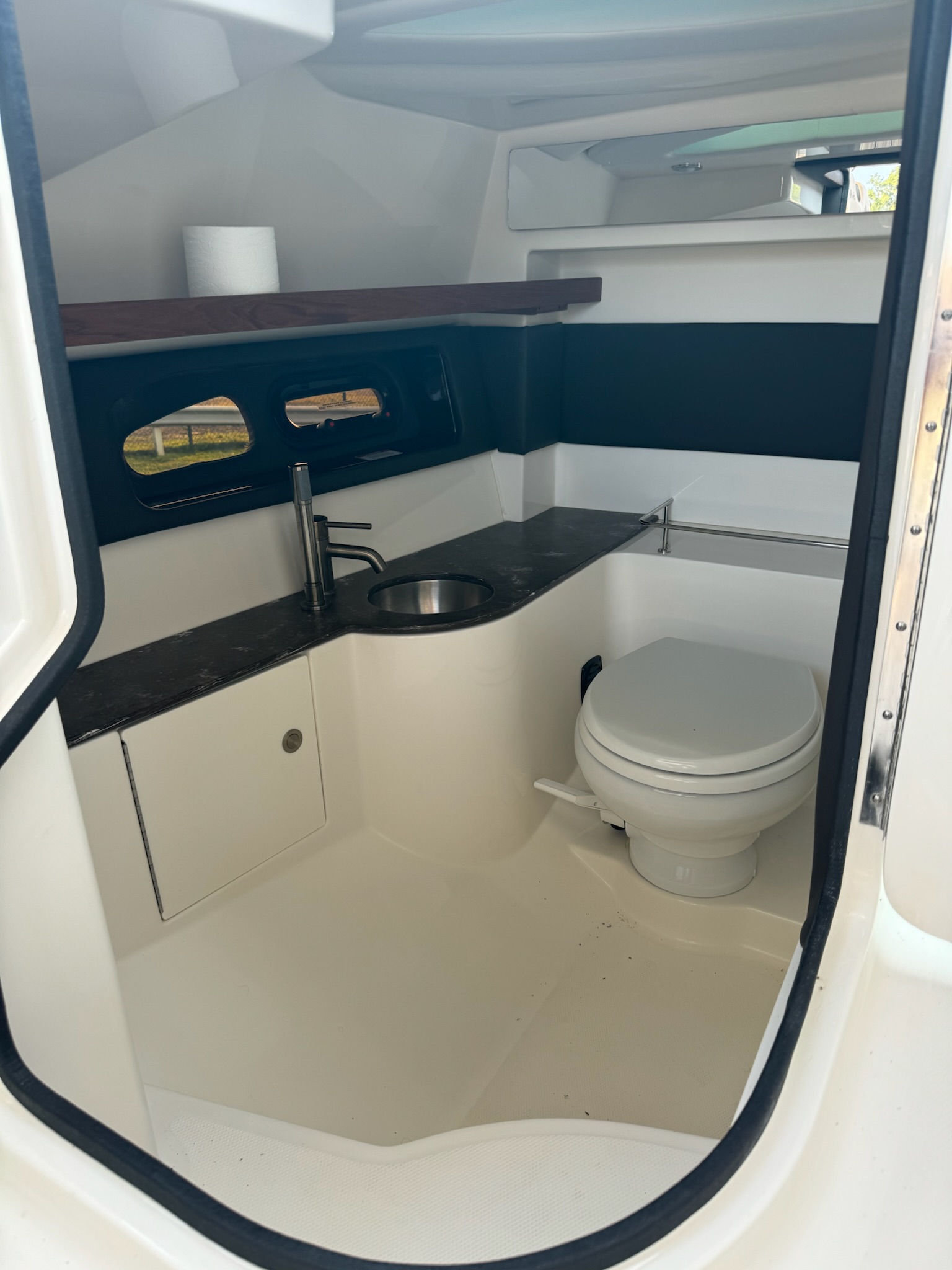2018 Sea Ray 350slx - Image 15