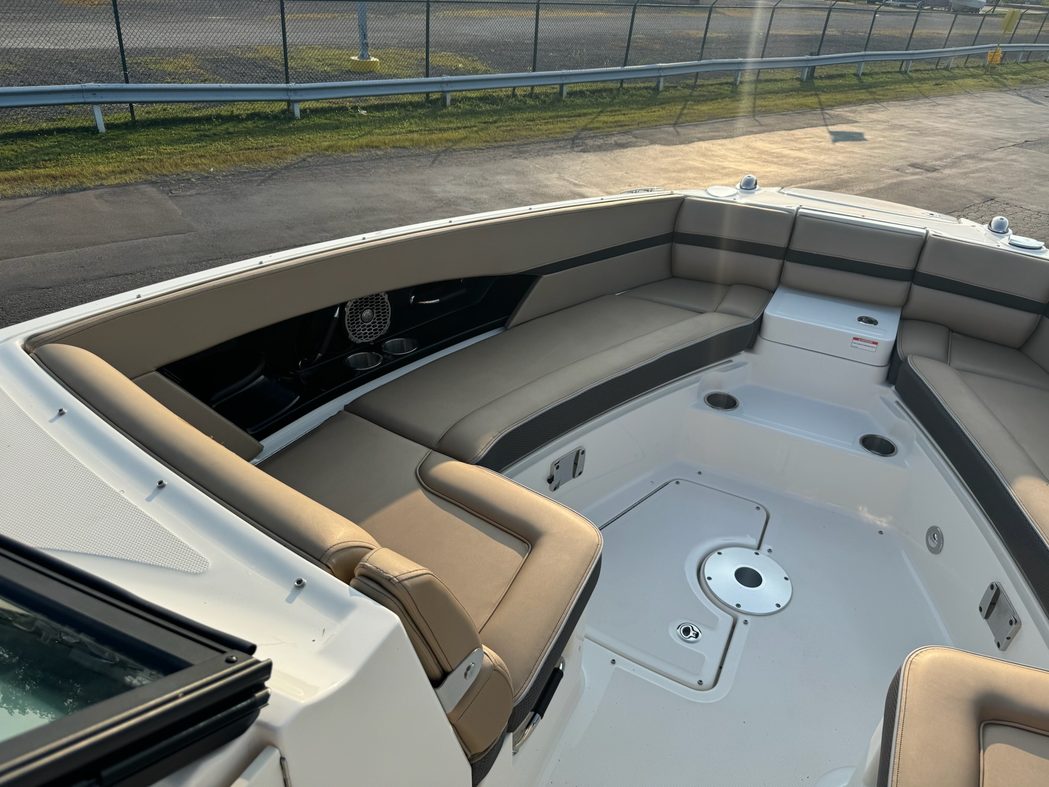 2018 Sea Ray 350slx - Image 16