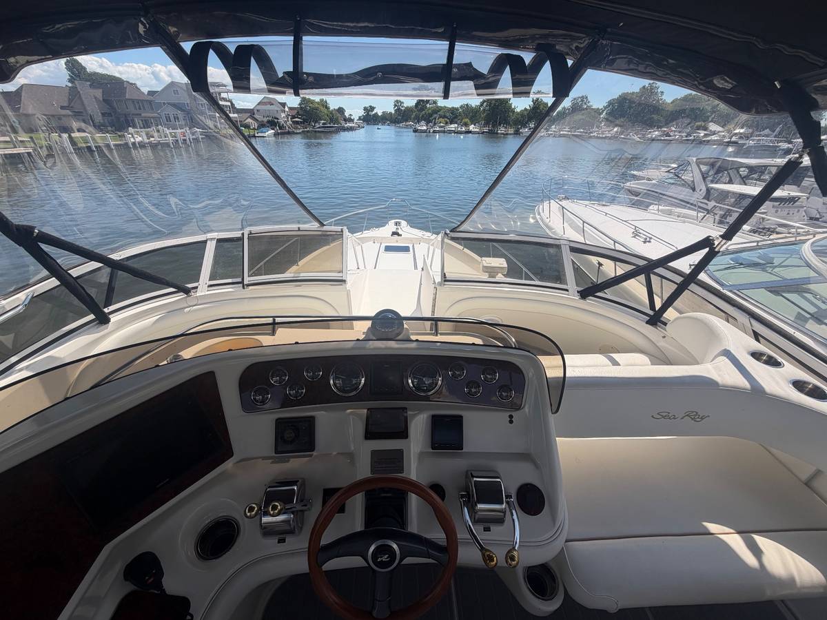 1999 Sea Ray 450 Express Bridge - Image 14