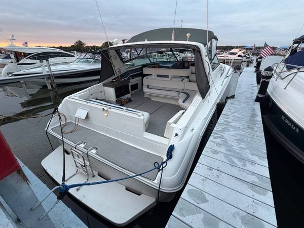 1990 Sea Ray 420 Sundancer - Image 3