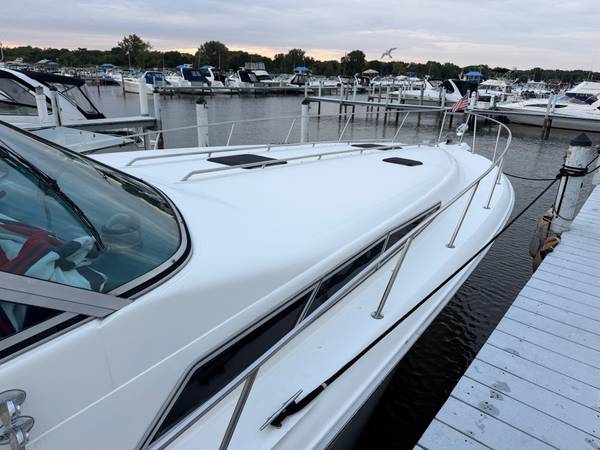 1990 Sea Ray 420 Sundancer - Image 5