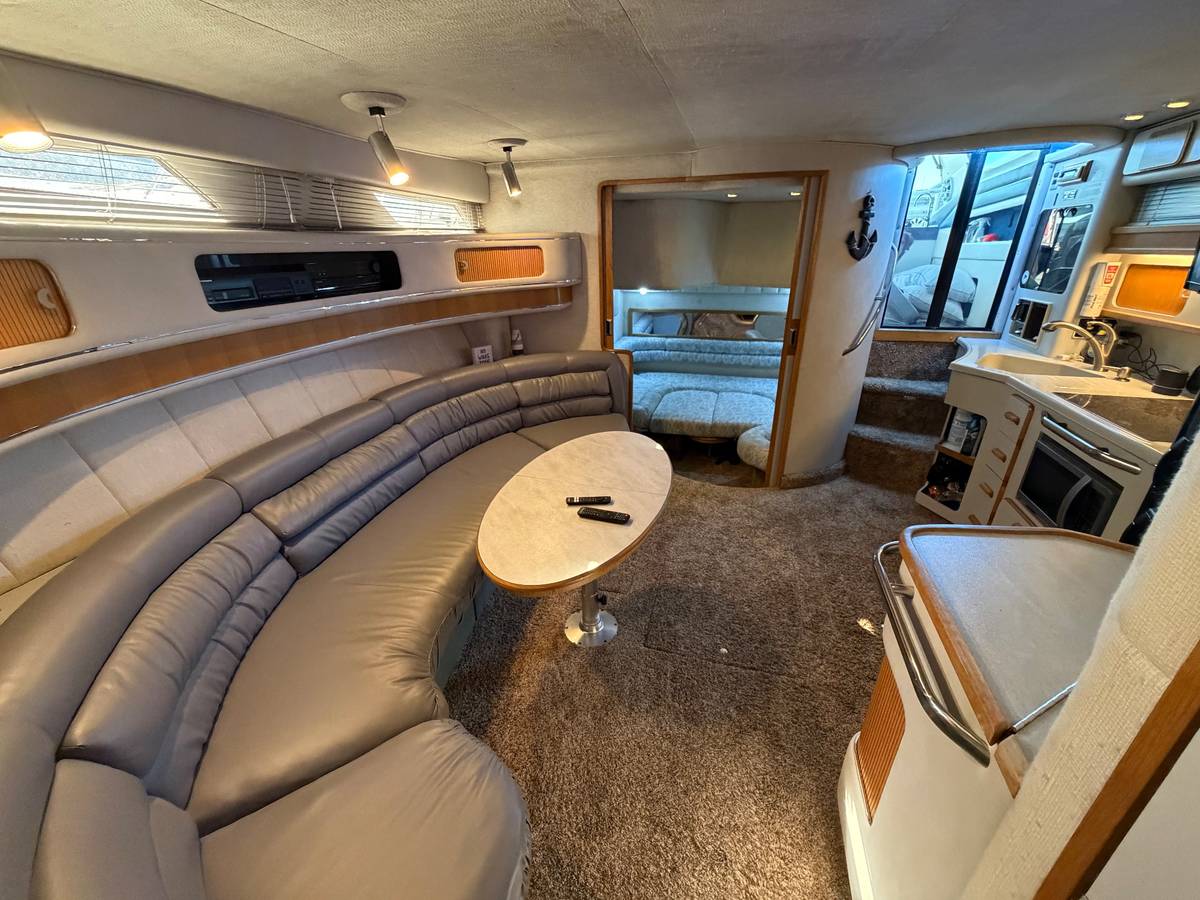 1990 Sea Ray 420 Sundancer - Image 36