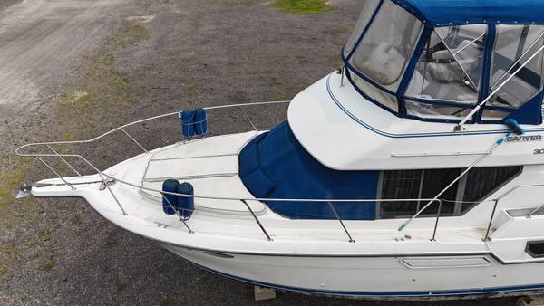 1994 Carver 300 aft - Image 3