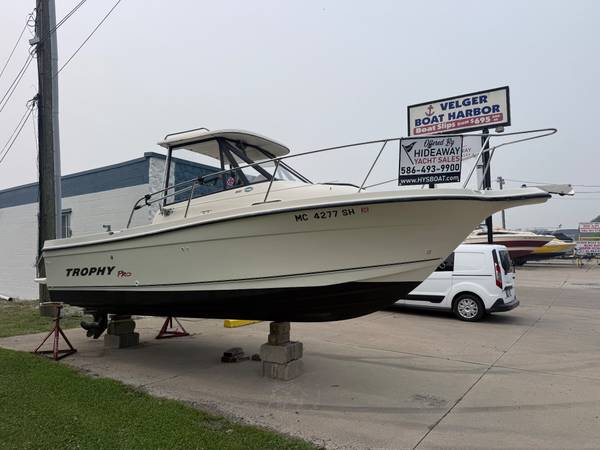 2002 Bayliner Trophy 2052 - Image 2