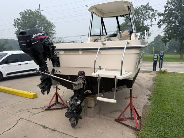 2002 Bayliner Trophy 2052 - Image 3