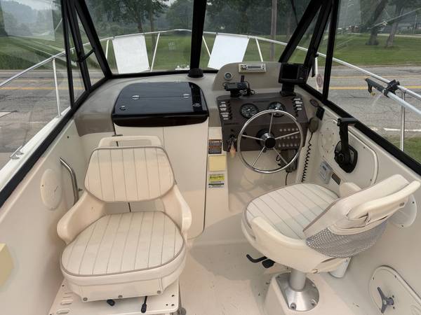 2002 Bayliner Trophy 2052 - Image 5