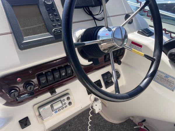 2002 Larson Cabriolet 310 - Image 4