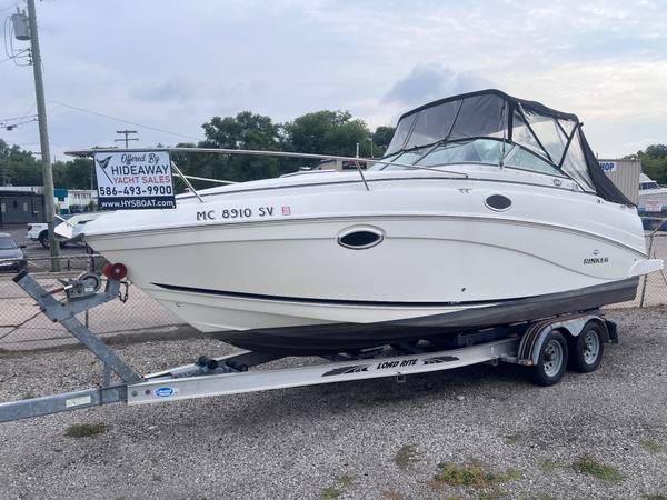 2006 Rinker 250 Fiesta Vee - Image 2