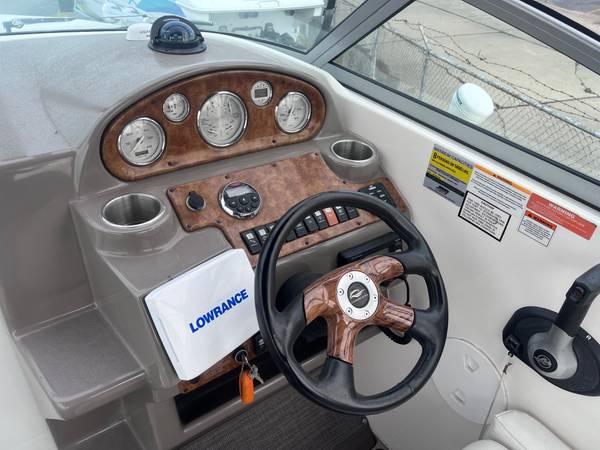 2006 Rinker 250 Fiesta Vee - Image 4
