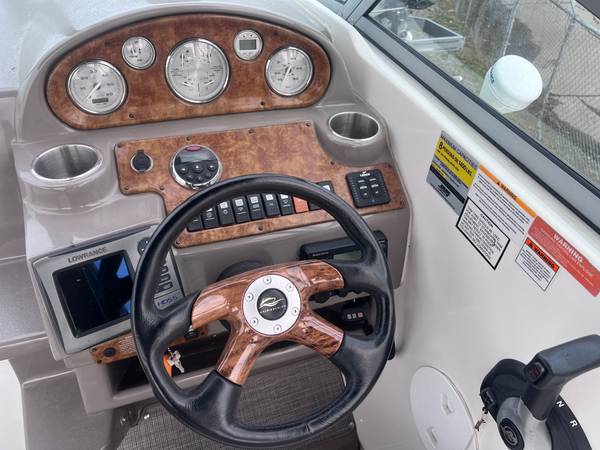 2006 Rinker 250 Fiesta Vee - Image 5