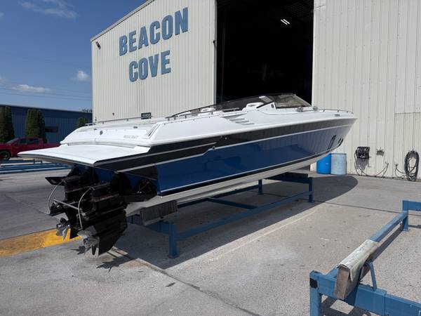 1989 Scarab 31 - Image 3