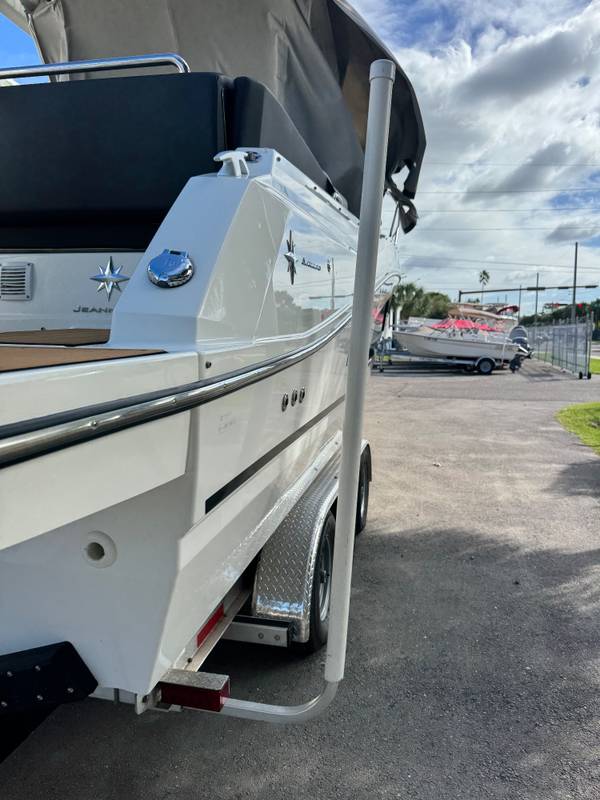 2025 Jenneau Leader 9.0 WA - Image 5