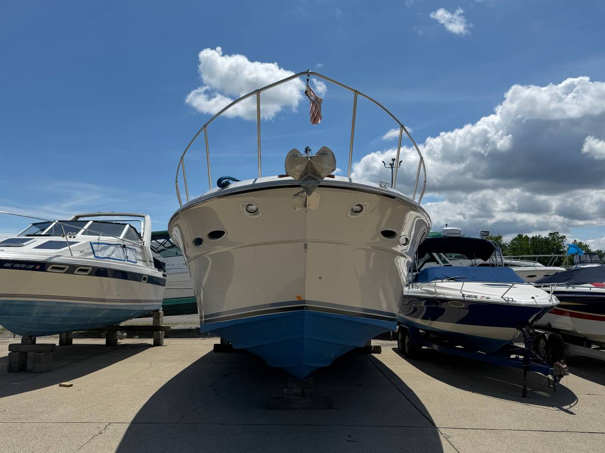 1987 Sea ray 390 Express Cruiser - Image 2