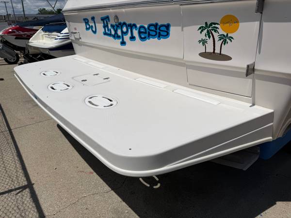 1987 Sea ray 390 Express Cruiser - Image 5